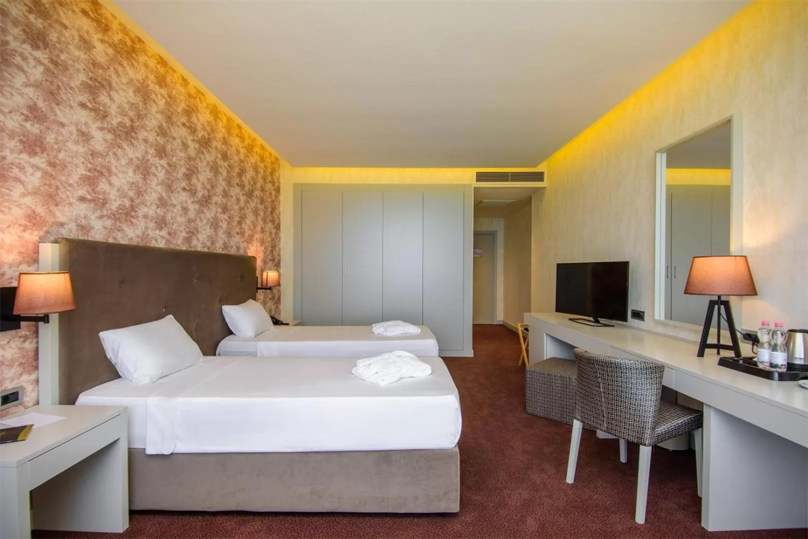 Photo of the whole room, Bed in The Grand Gloria Hotel