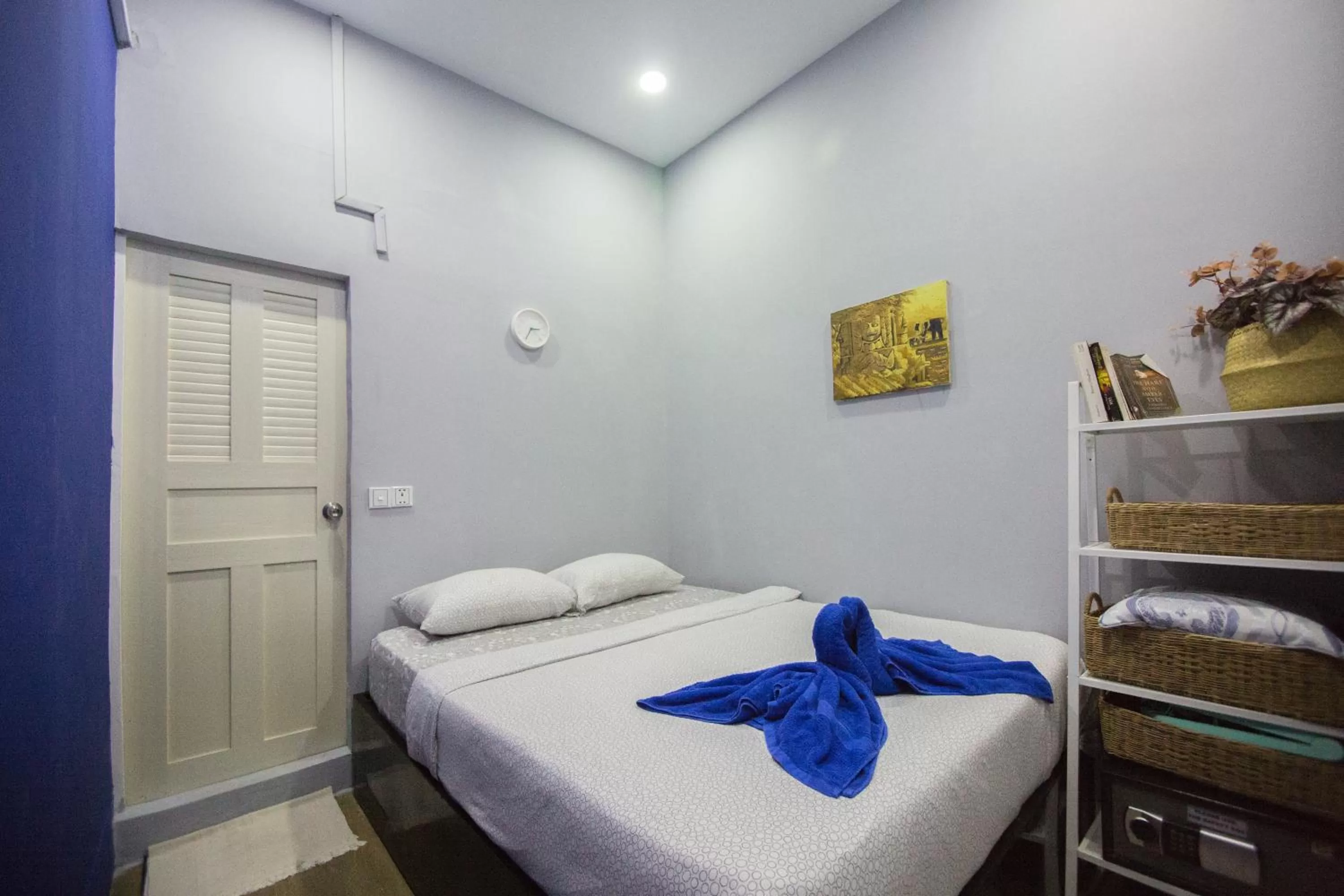 Bedroom, Bed in The Artist Residence