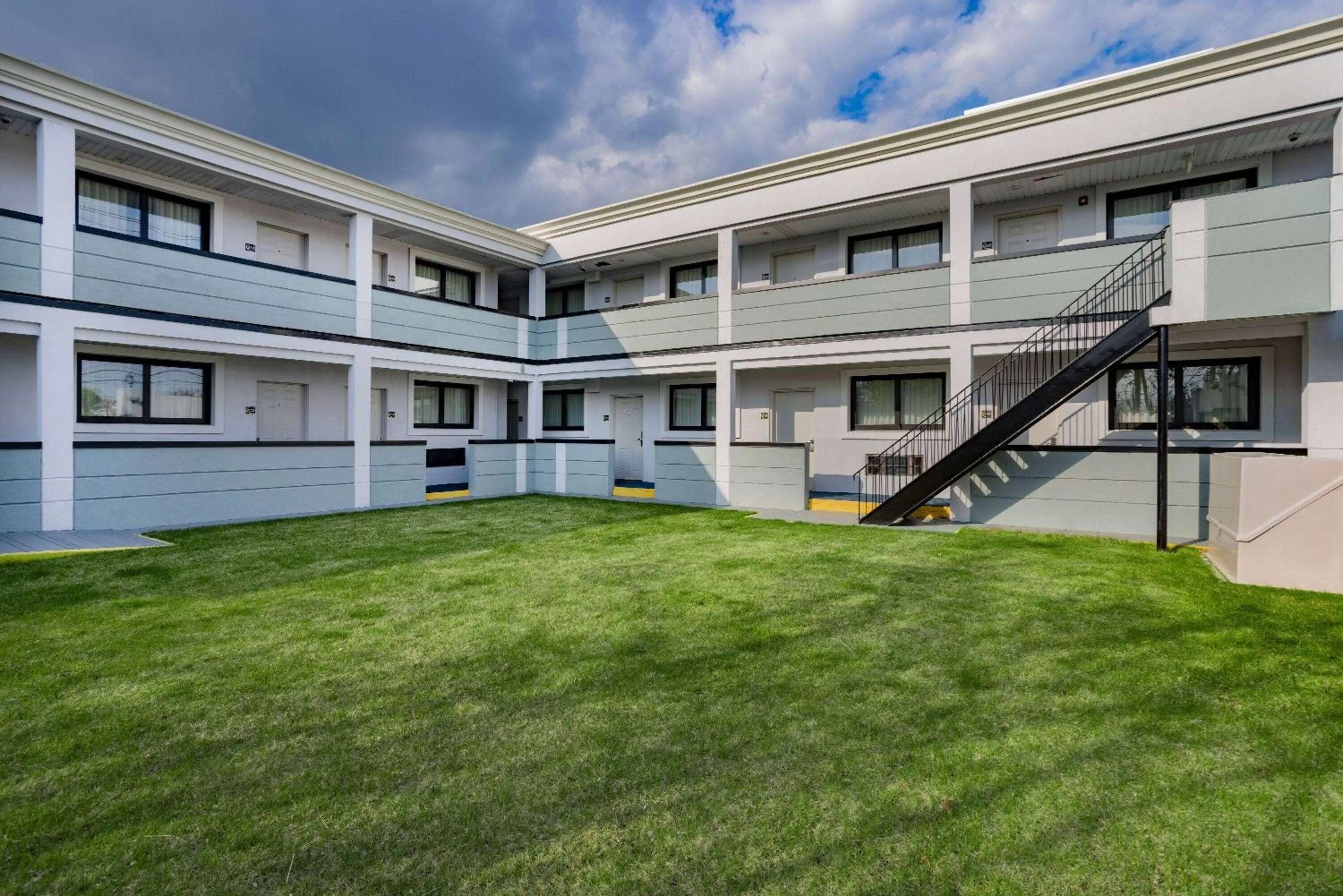 Other in Super 8 by Wyndham Lindenhurst