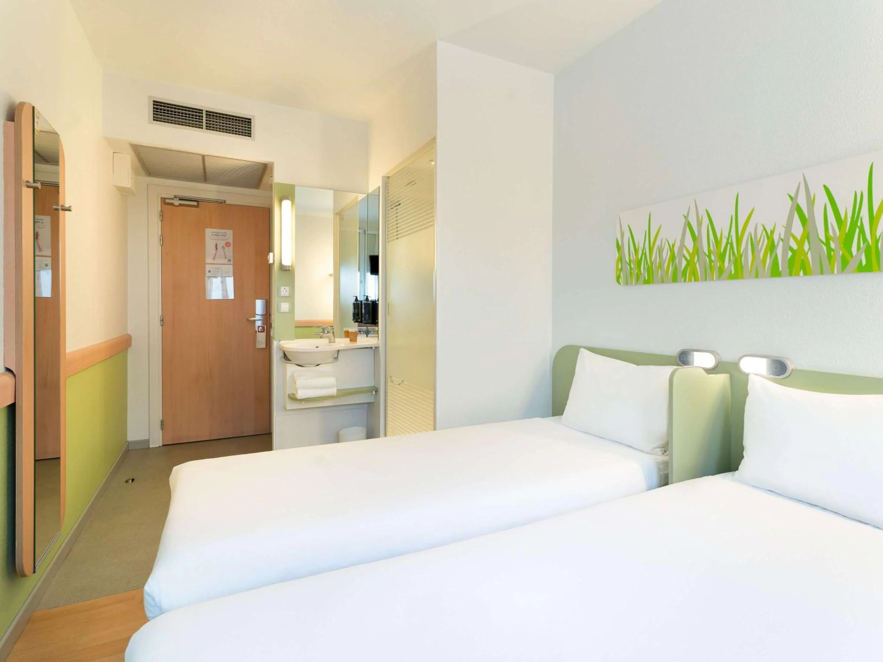 Standard Room with 2 Single Beds in Ibis Budget Madrid Centro Las Ventas