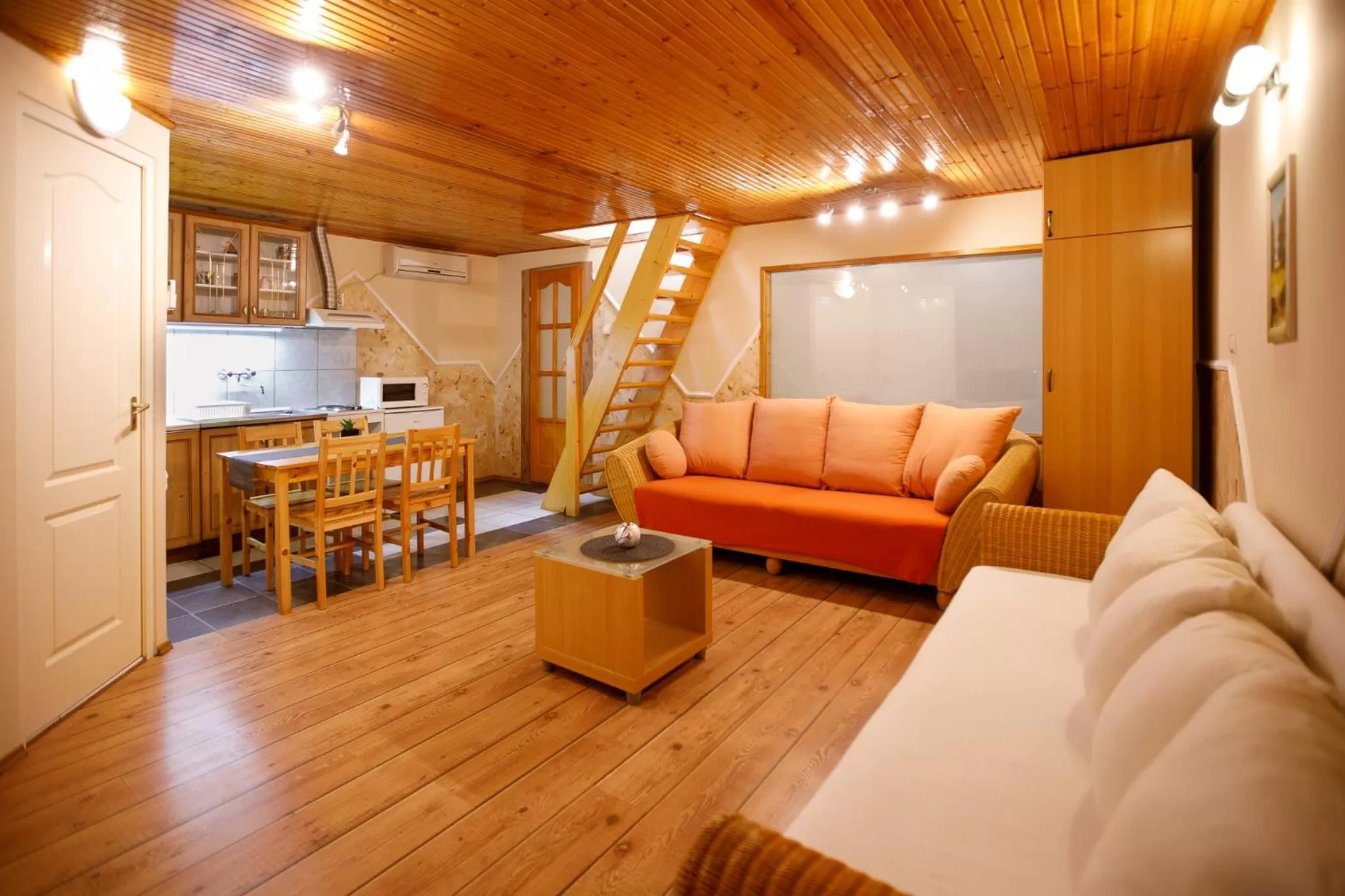 Central Panzió Gyula