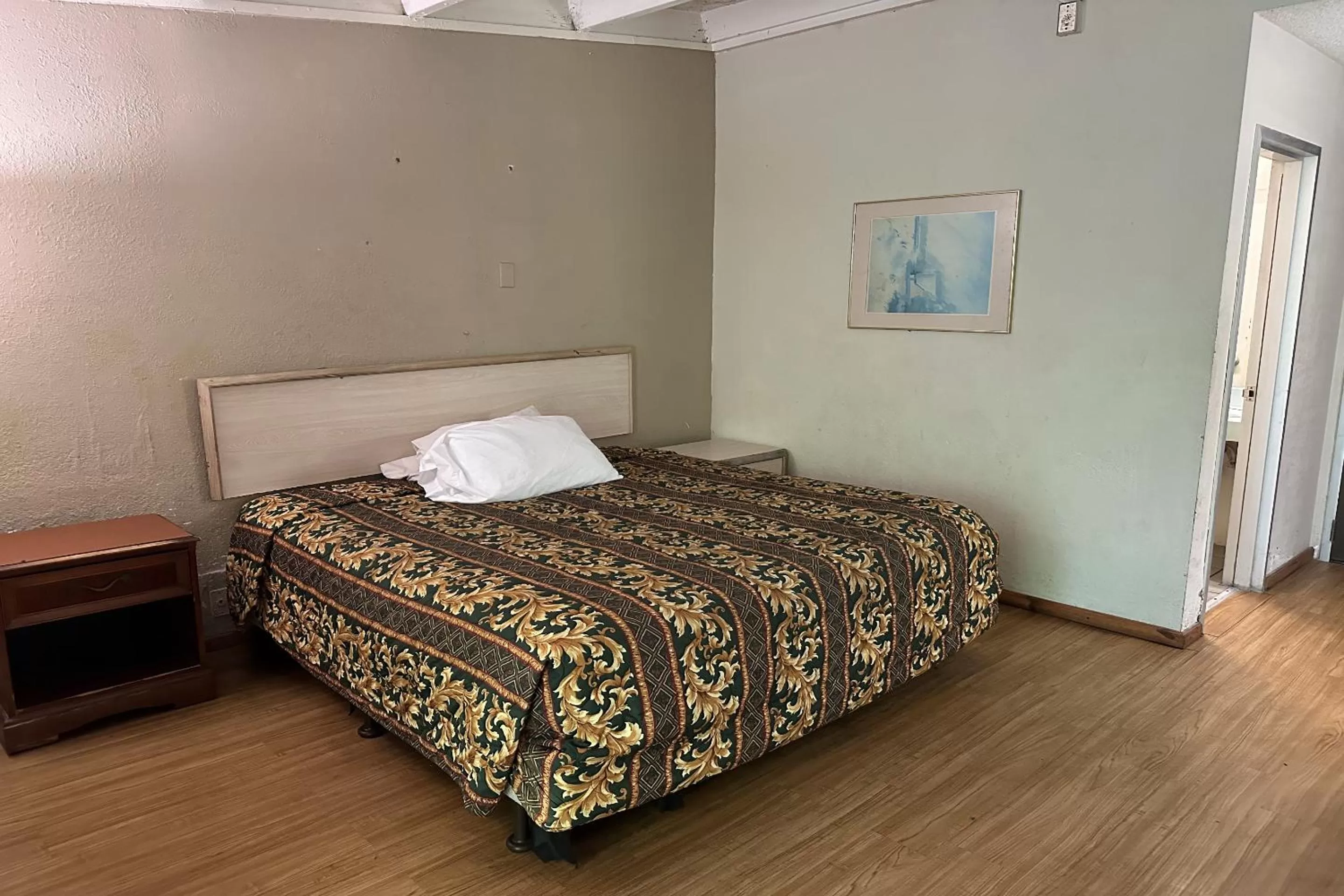 Bedroom in Kampus Inn Gainesville - University Area Hotel