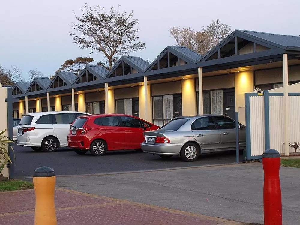 Property building in Mornington Motel