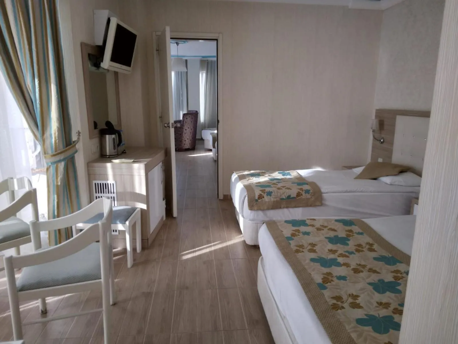 Bedroom, Bed in Cender Hotel