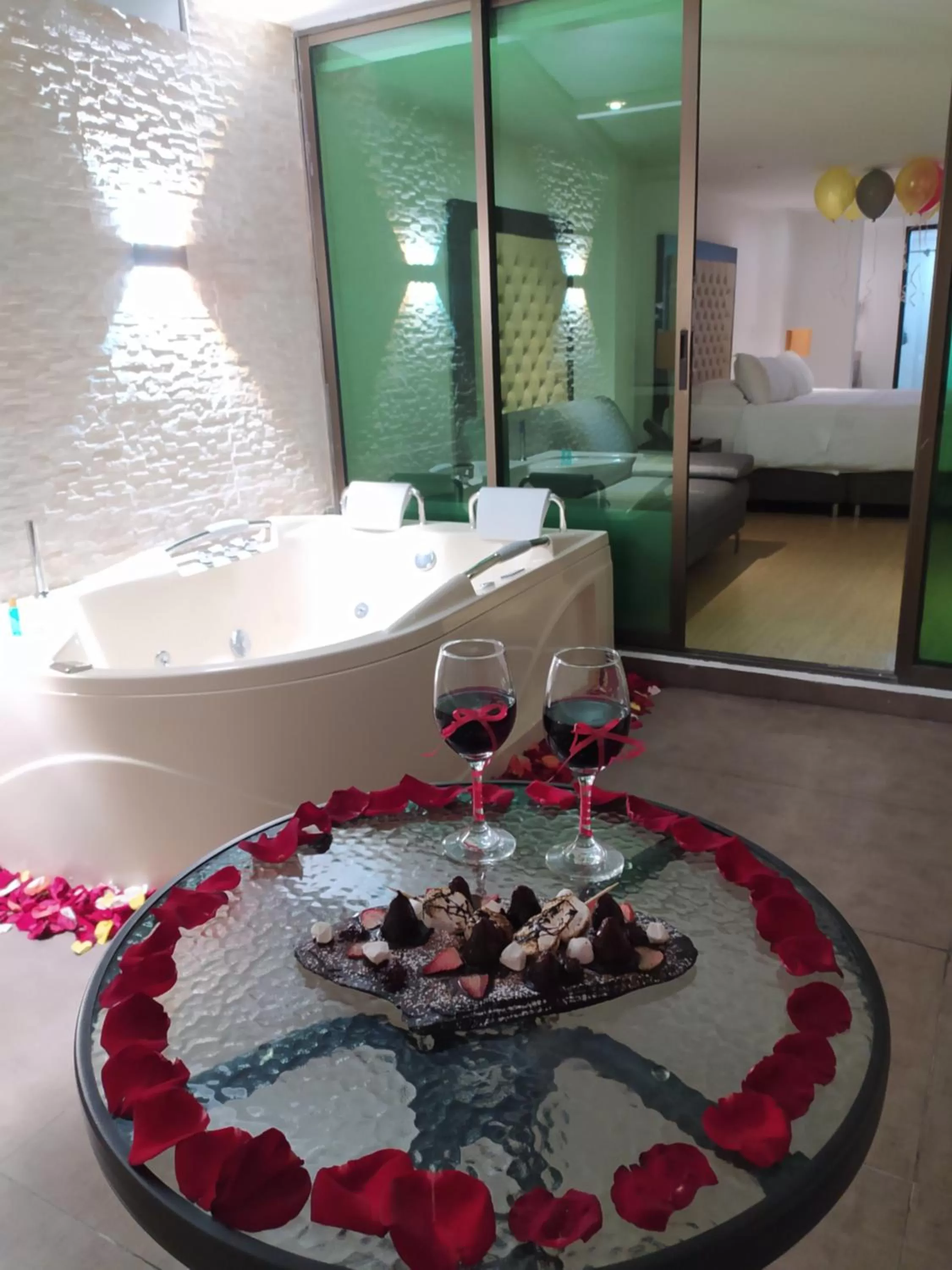 Hot Tub in Hotel Grand Park