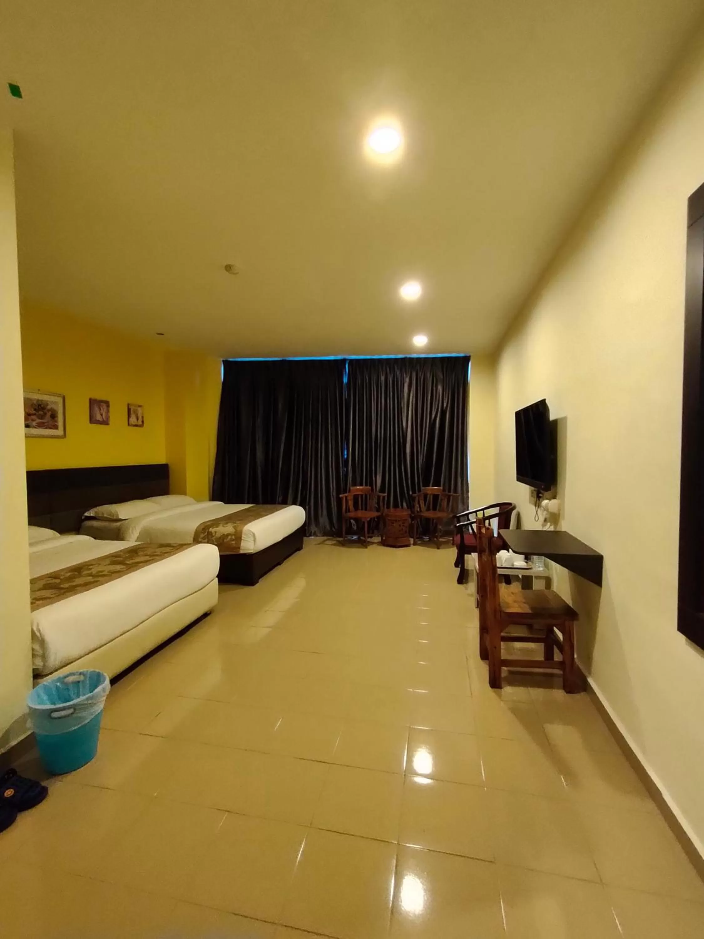 Bedroom, Bed in TIONG HUA HOTEL