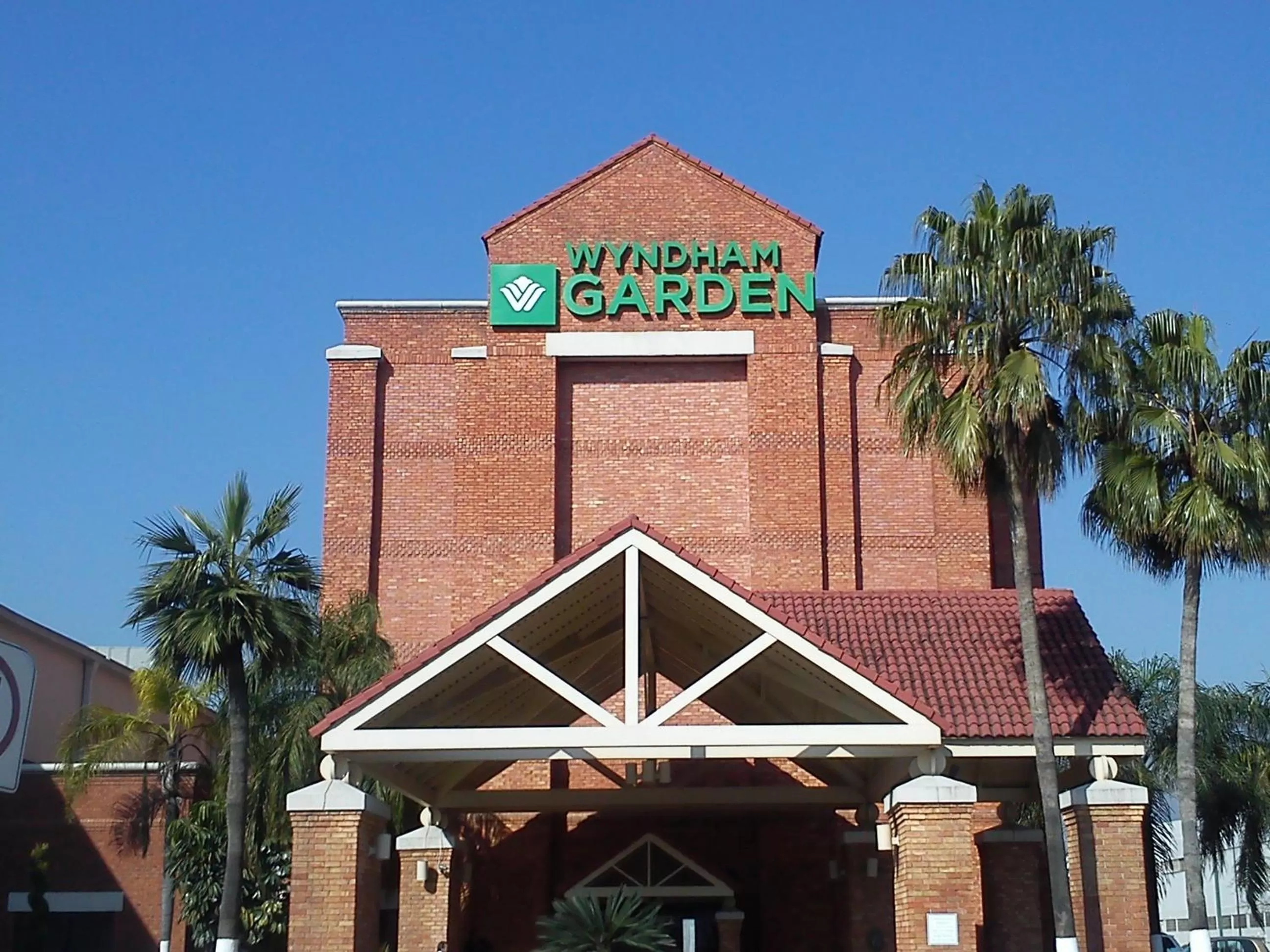 Facade/entrance in Wyndham Garden Monterrey Norte