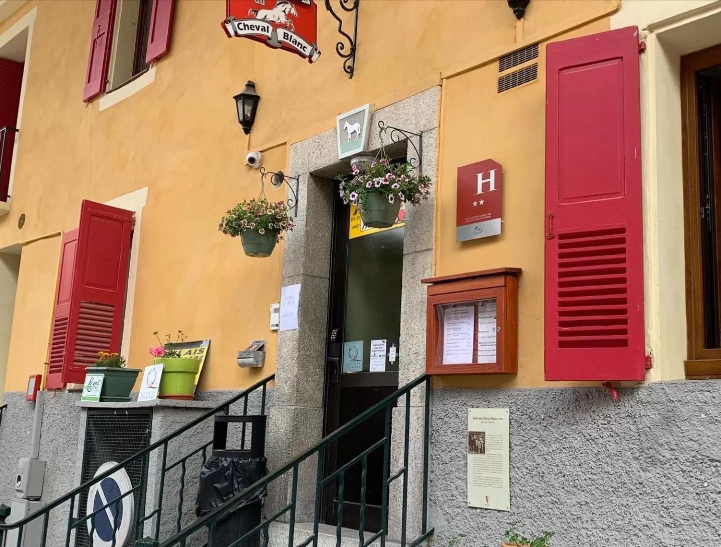Facade/entrance in Hôtel Du Cheval Blanc Barcelonnette