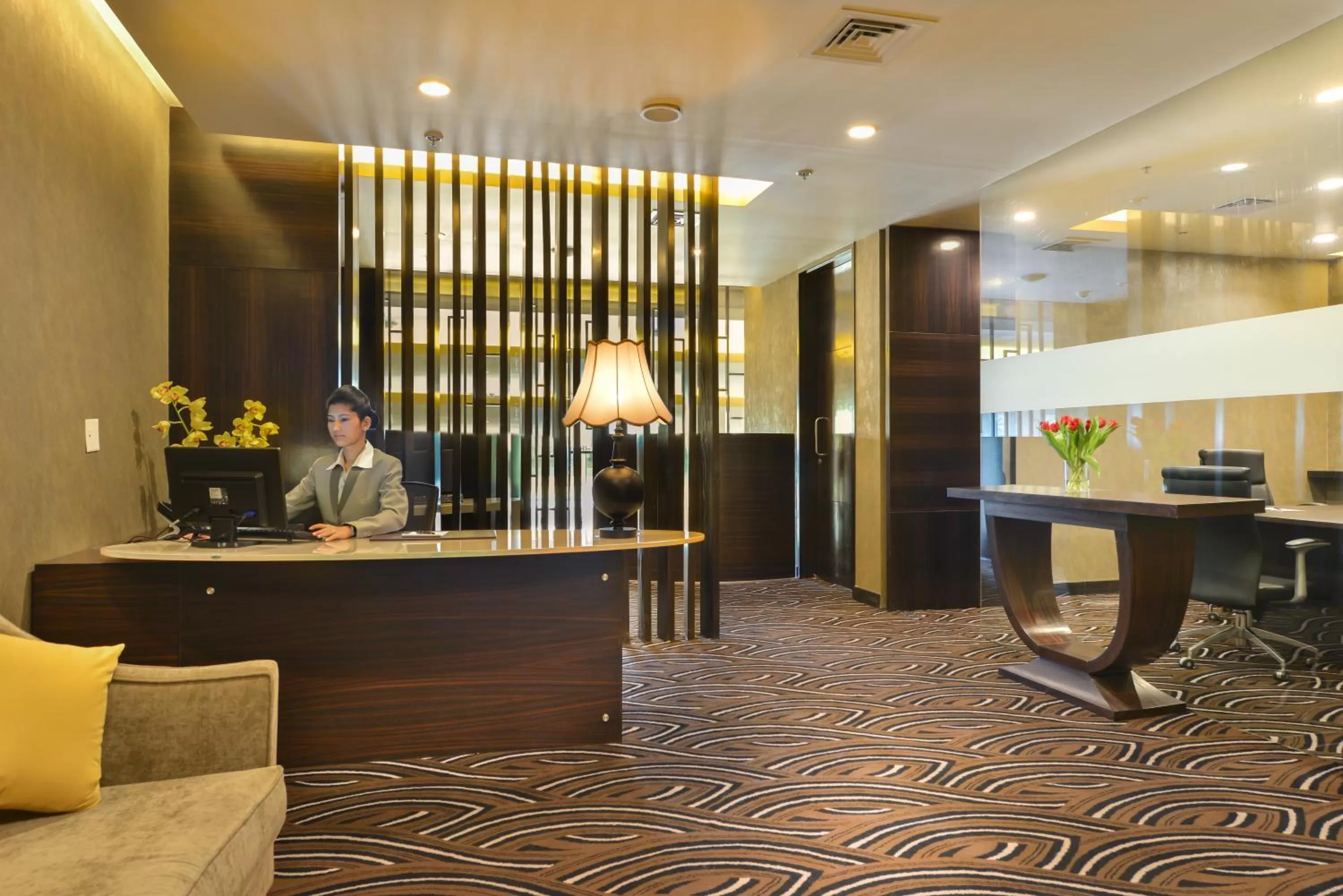 Lounge or bar in Crowne Plaza Ahmedabad City Centre by IHG