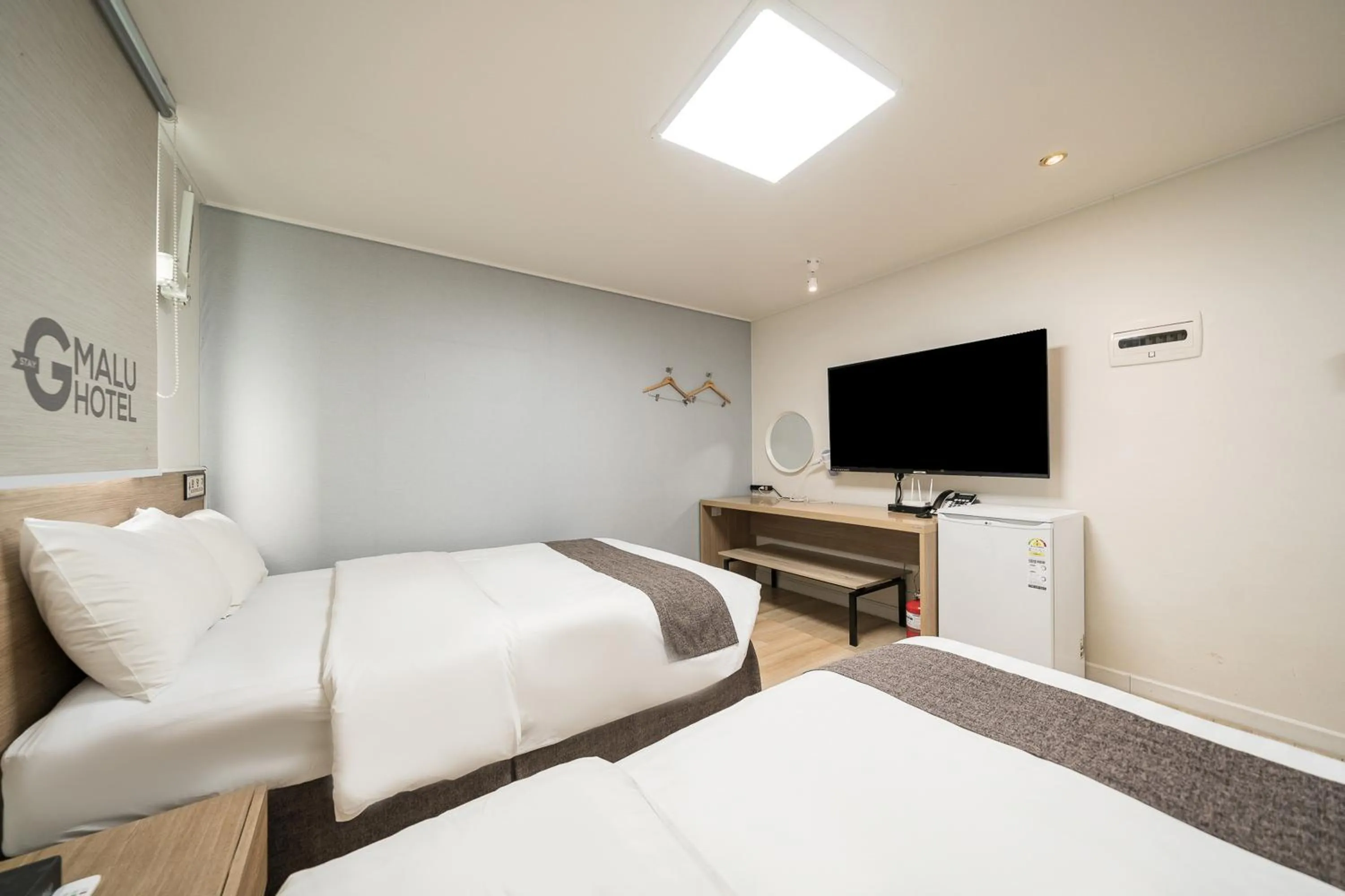 Photo of the whole room, Bed in Malu Hotel Suwon