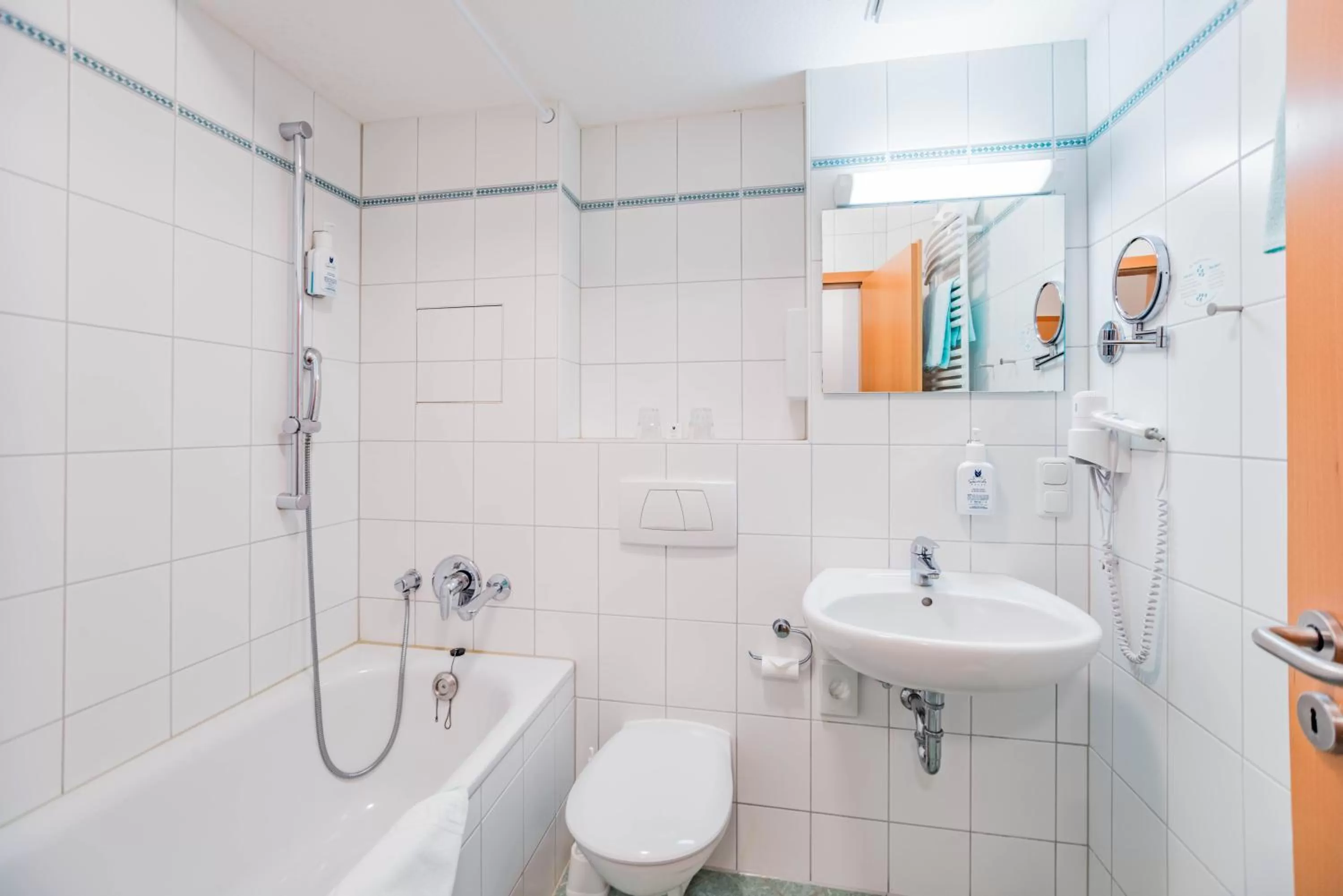 Photo of the whole room, Bathroom in Am Weststrand Apartmenthaus Waldeck