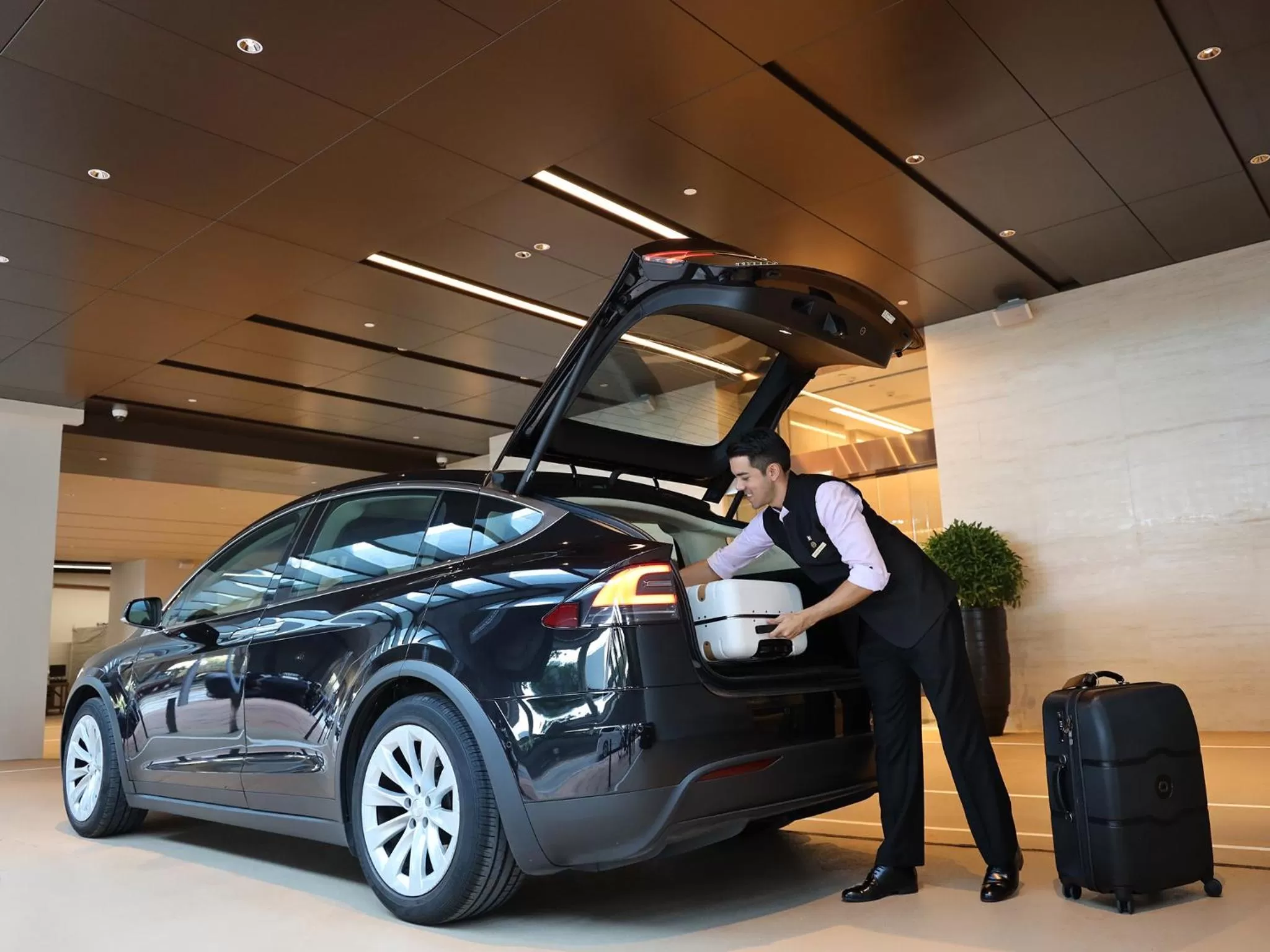 Staff in Oasis Aurum 181 Hotel