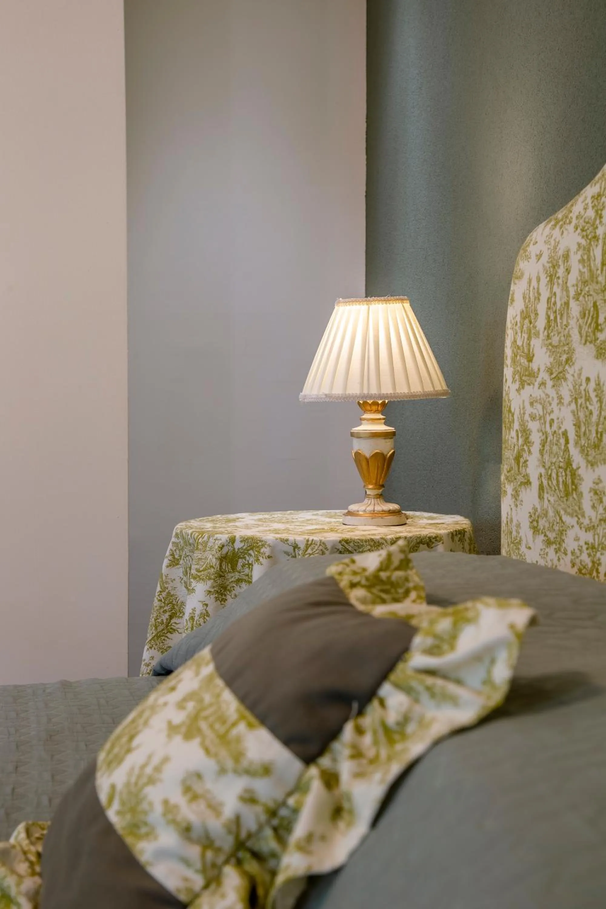 Bed in Hotel Calvi-Ristorante Mainor