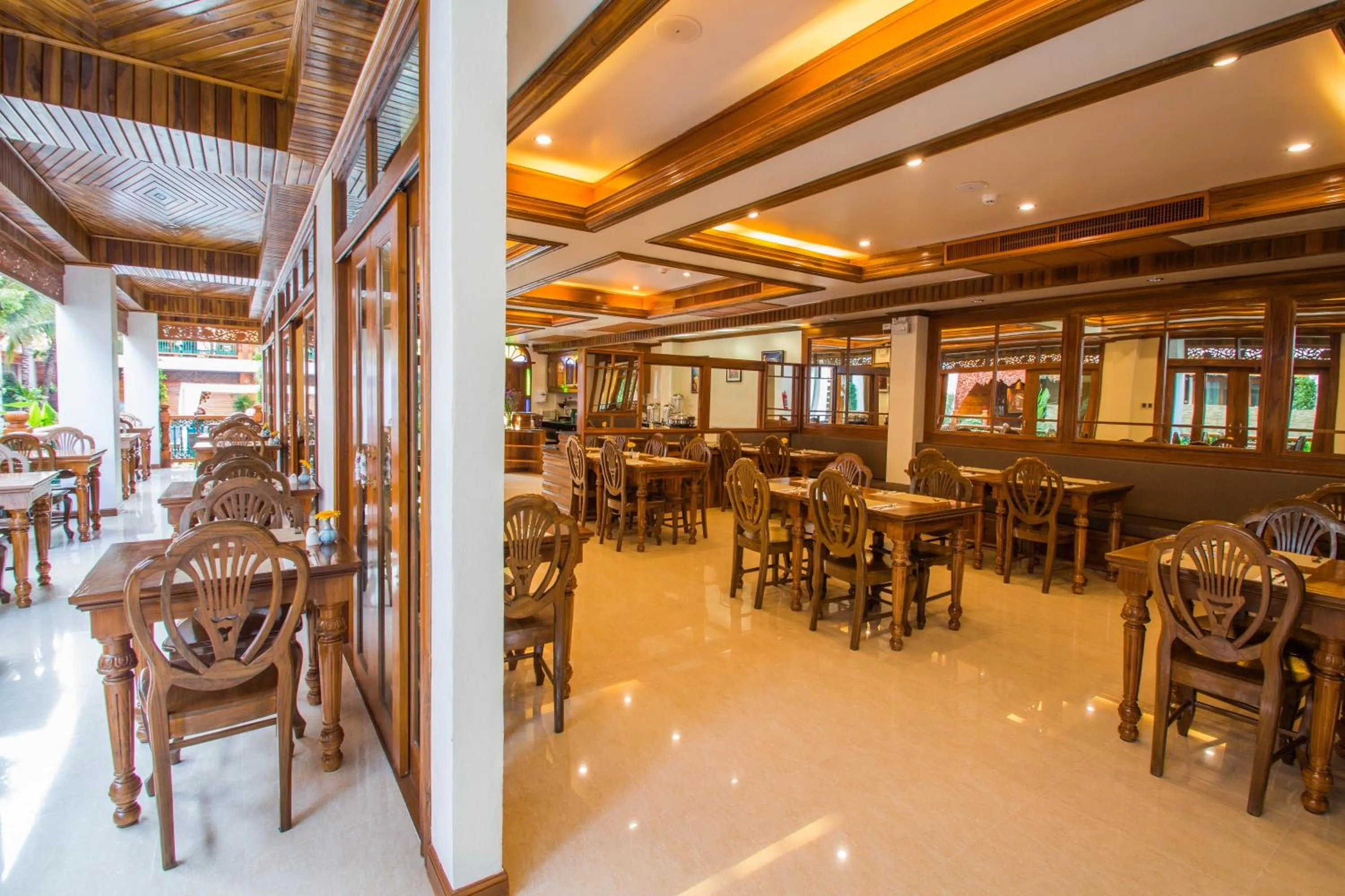 Restaurant/places to eat in Pingviman Hotel