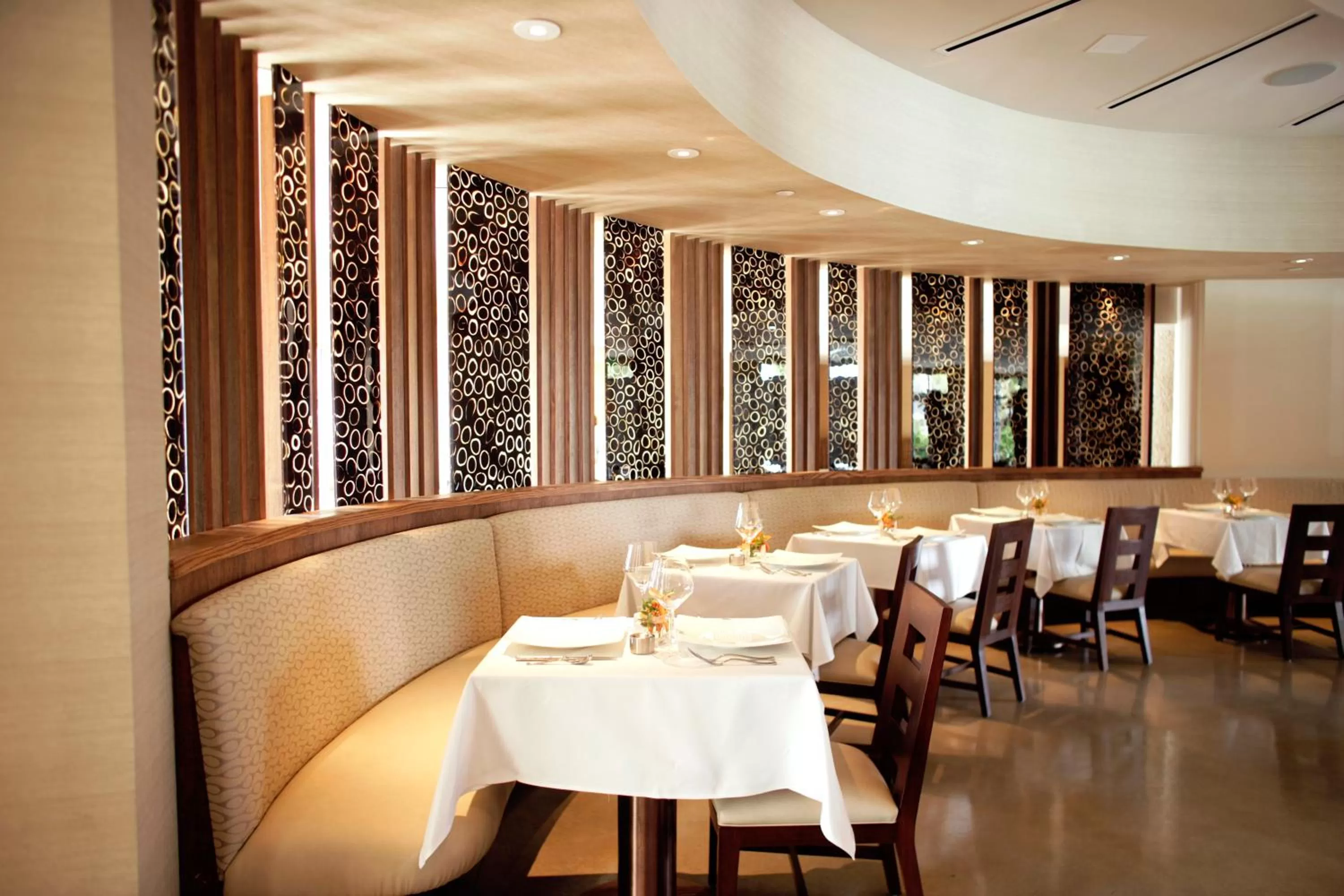 Restaurant/places to eat in Costa d'Este Beach Resort & Spa