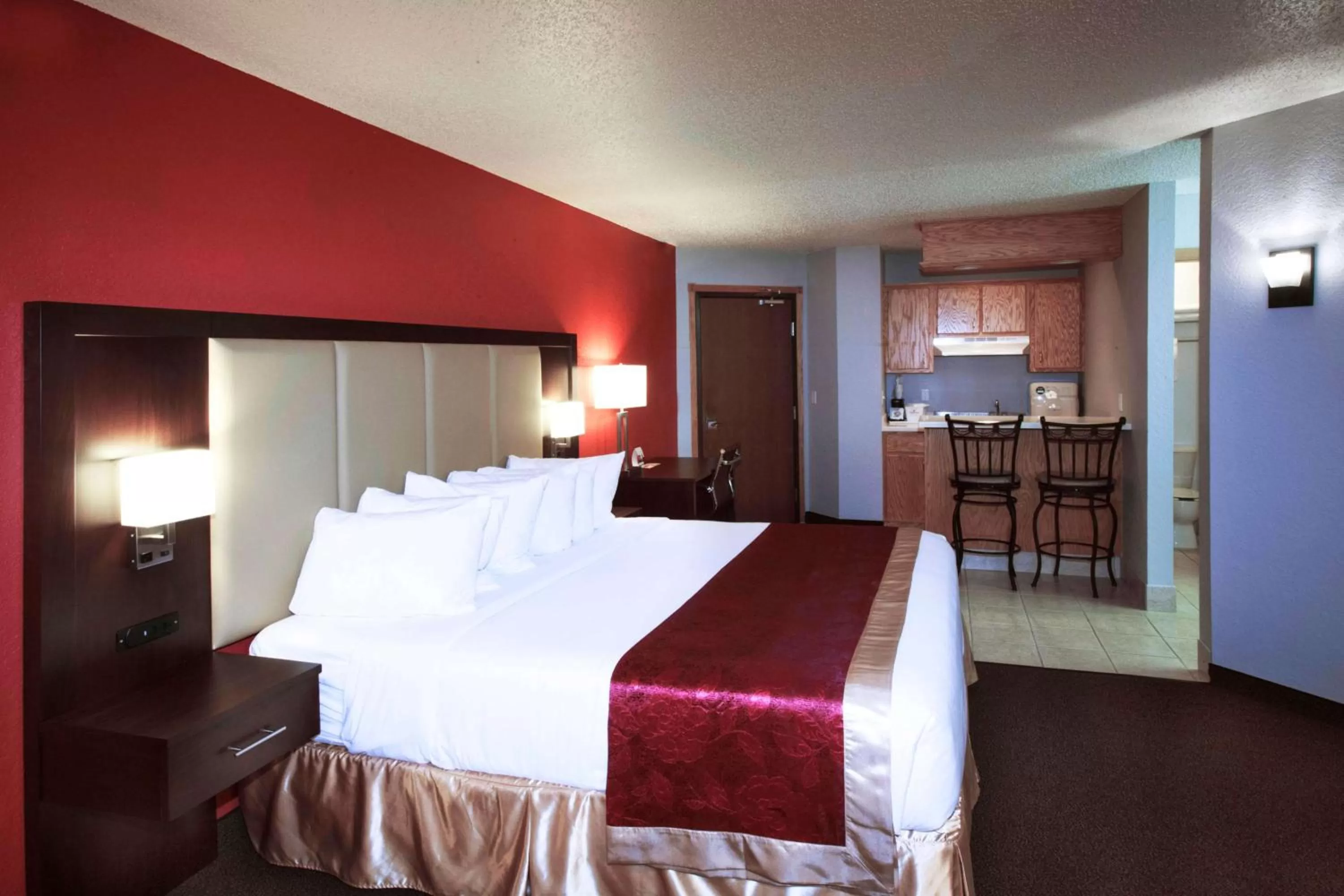 Photo of the whole room, Bed in Ramada by Wyndham Keystone Near Mt Rushmore