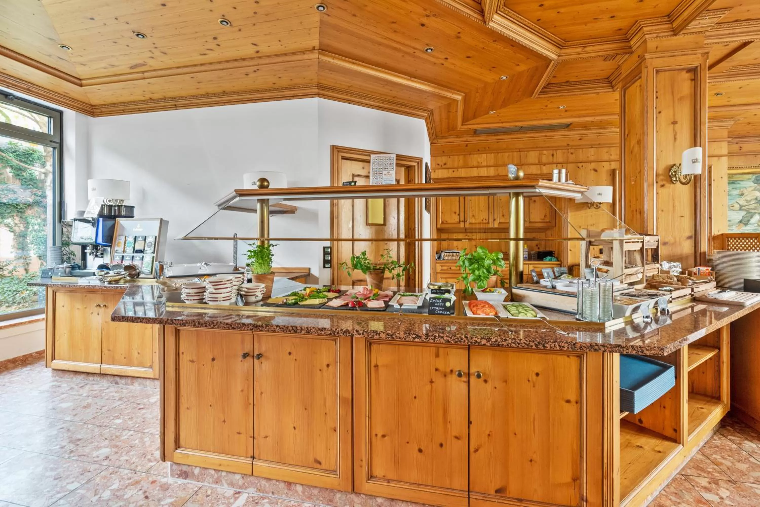 Food in King's Hotel Center Superior