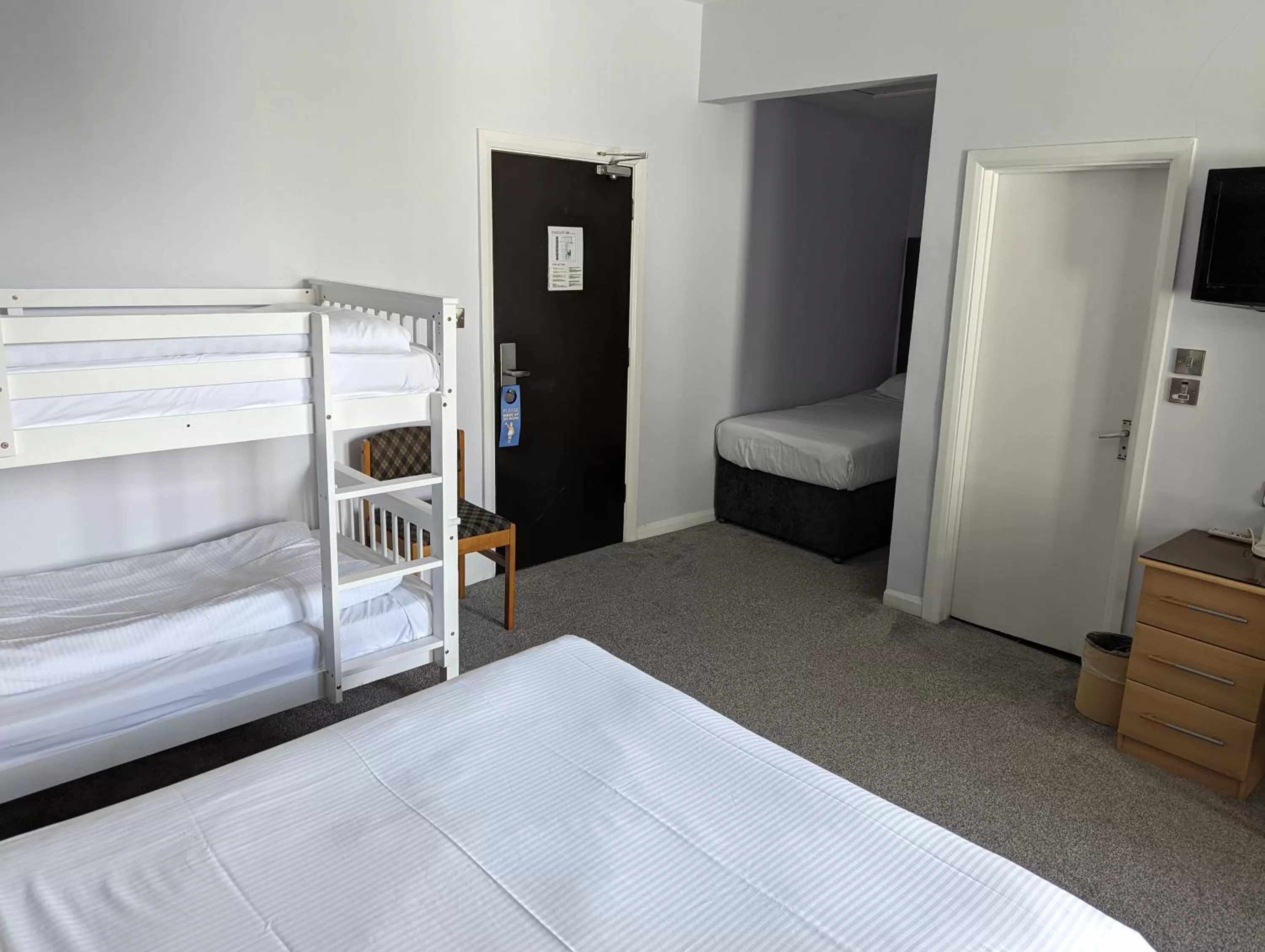 Bedroom, Bed in Suncliff Hotel - OCEANA COLLECTION