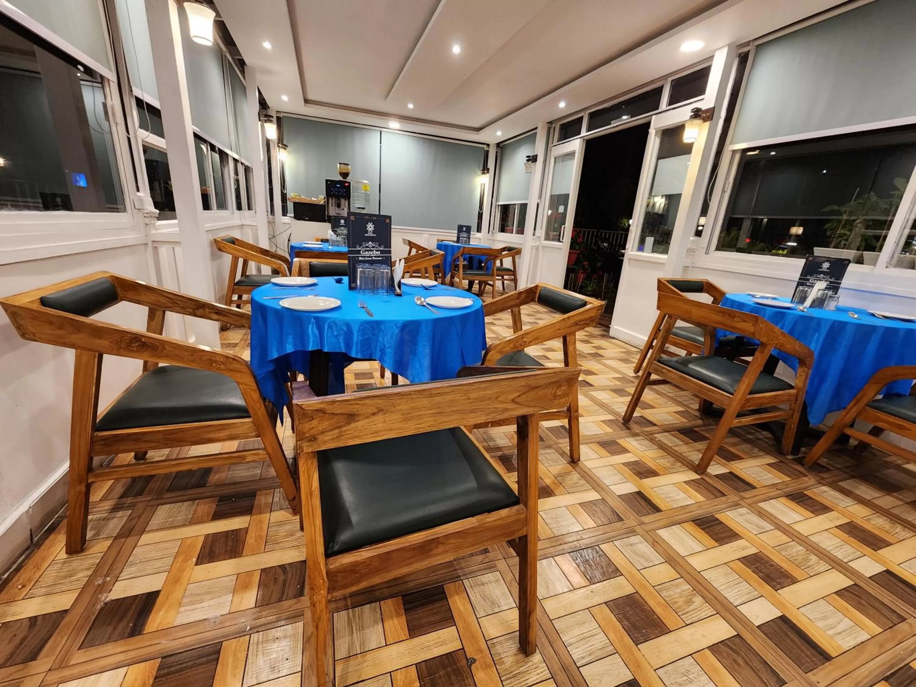 Restaurant/places to eat in Hotel Rajpur Heights