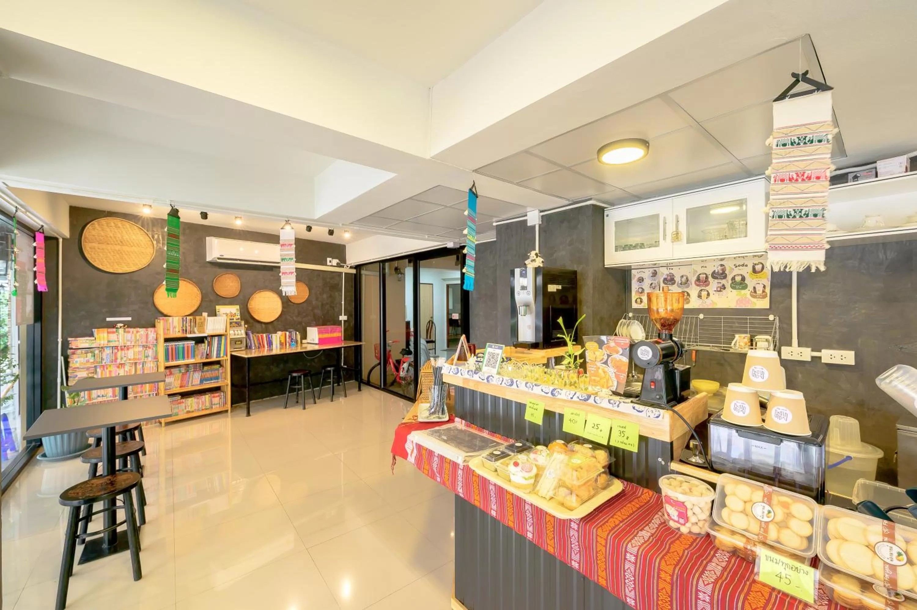 Restaurant/places to eat in Hoenhao Boutique Ratchada