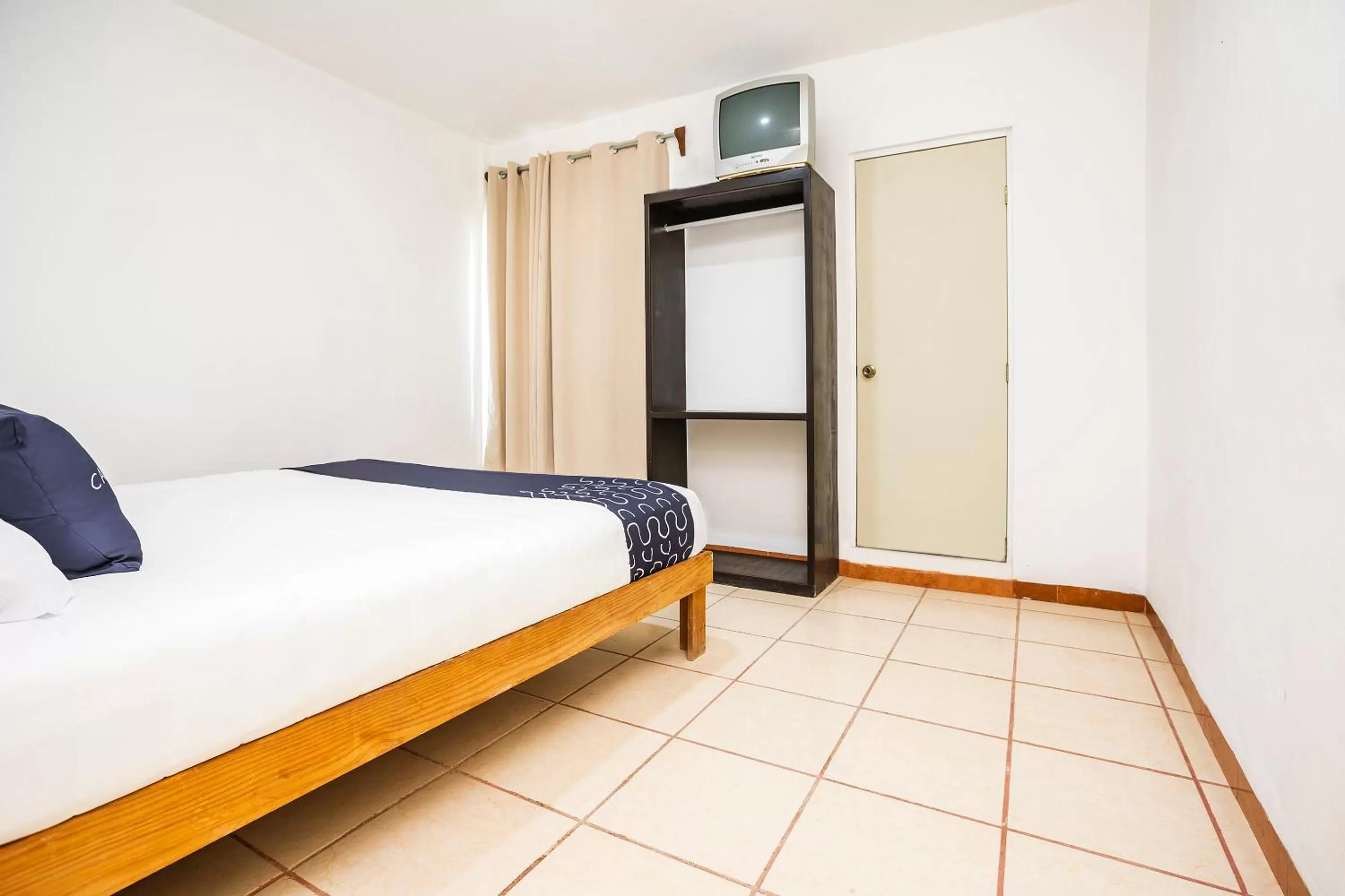 Bedroom, Bed in Capital O Oxtankah,chetumal bay