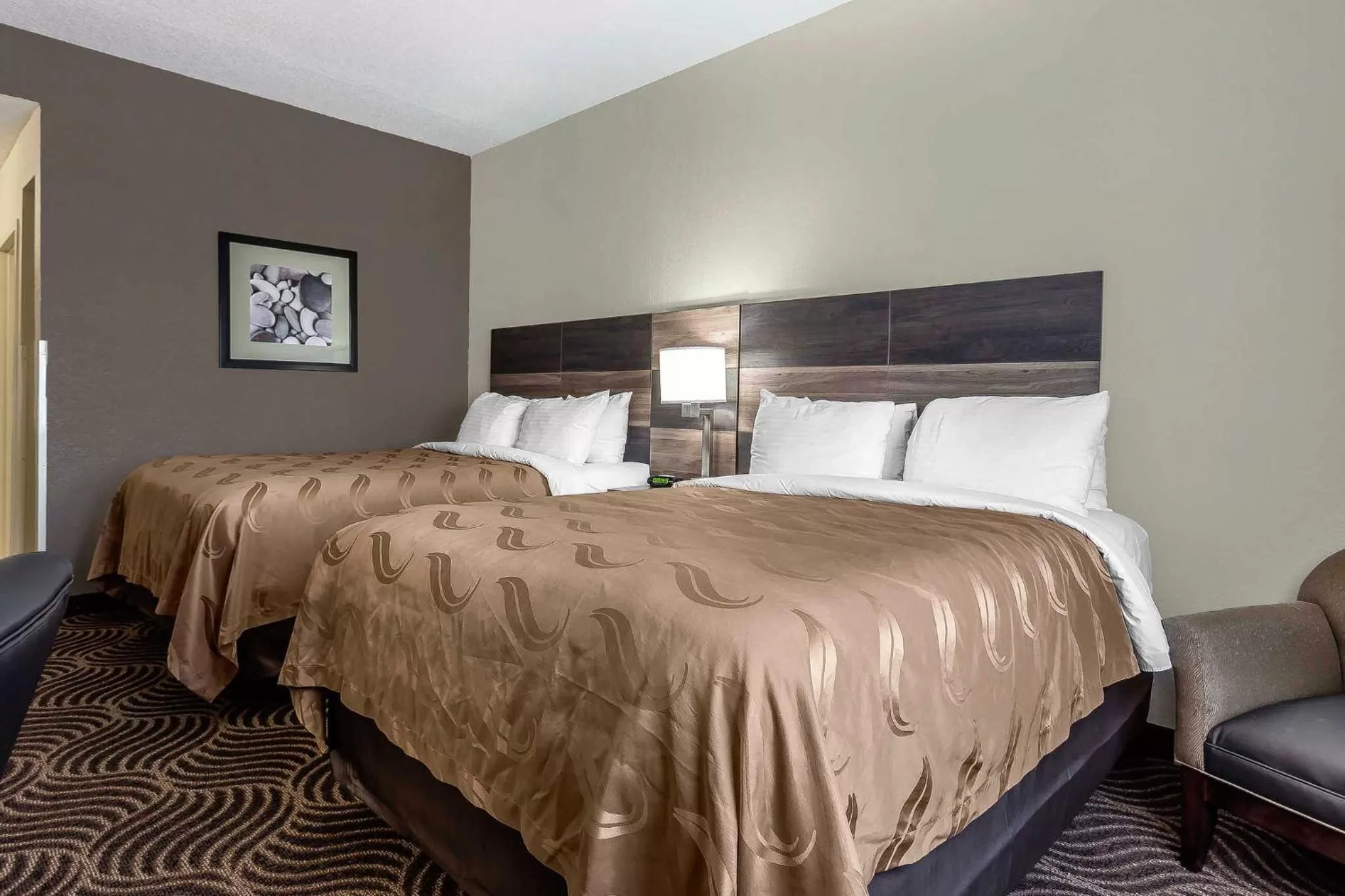 Bed in Quality Inn & Suites Salisbury South