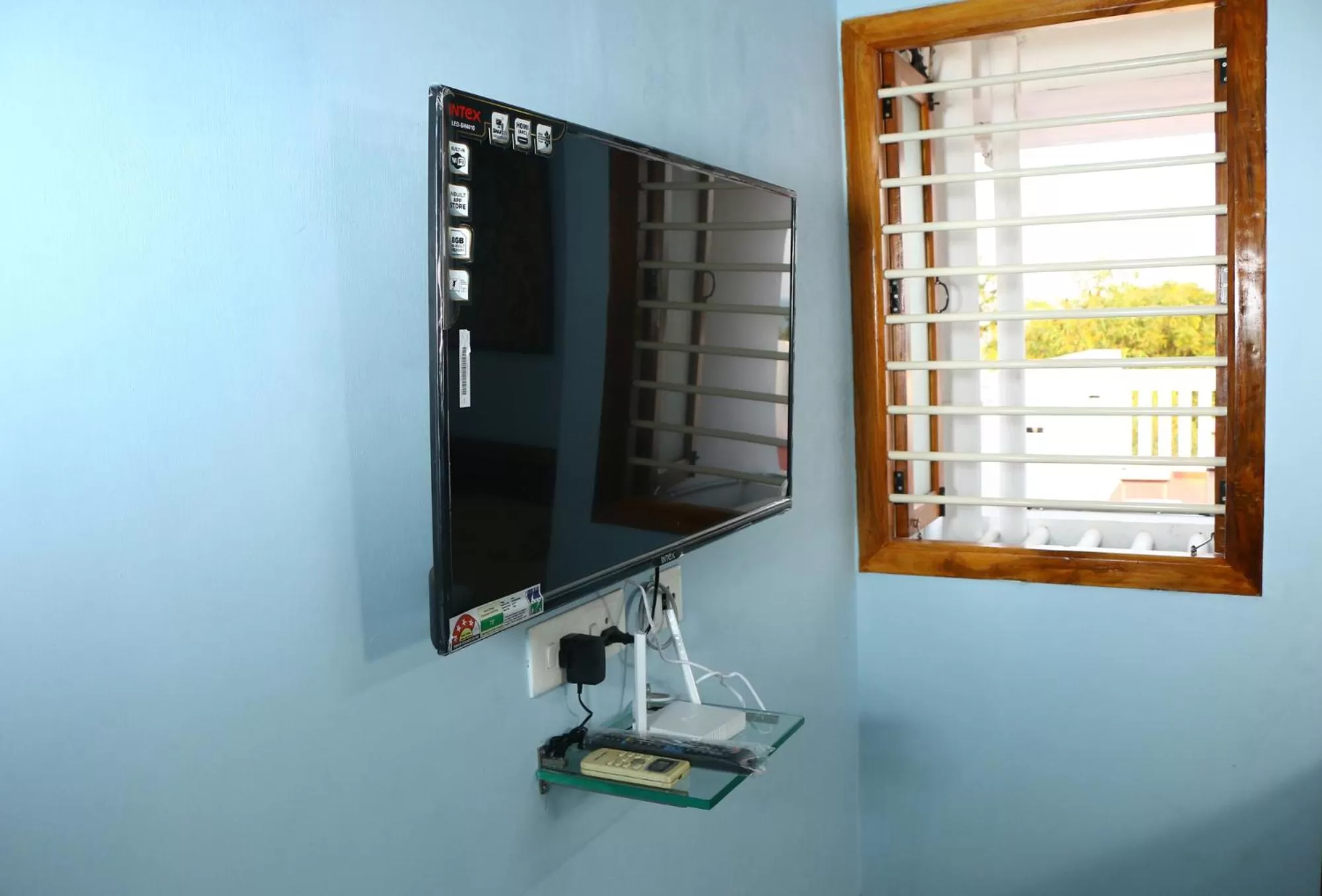 TV and multimedia, TV/Entertainment Center in Bluetique Beach House