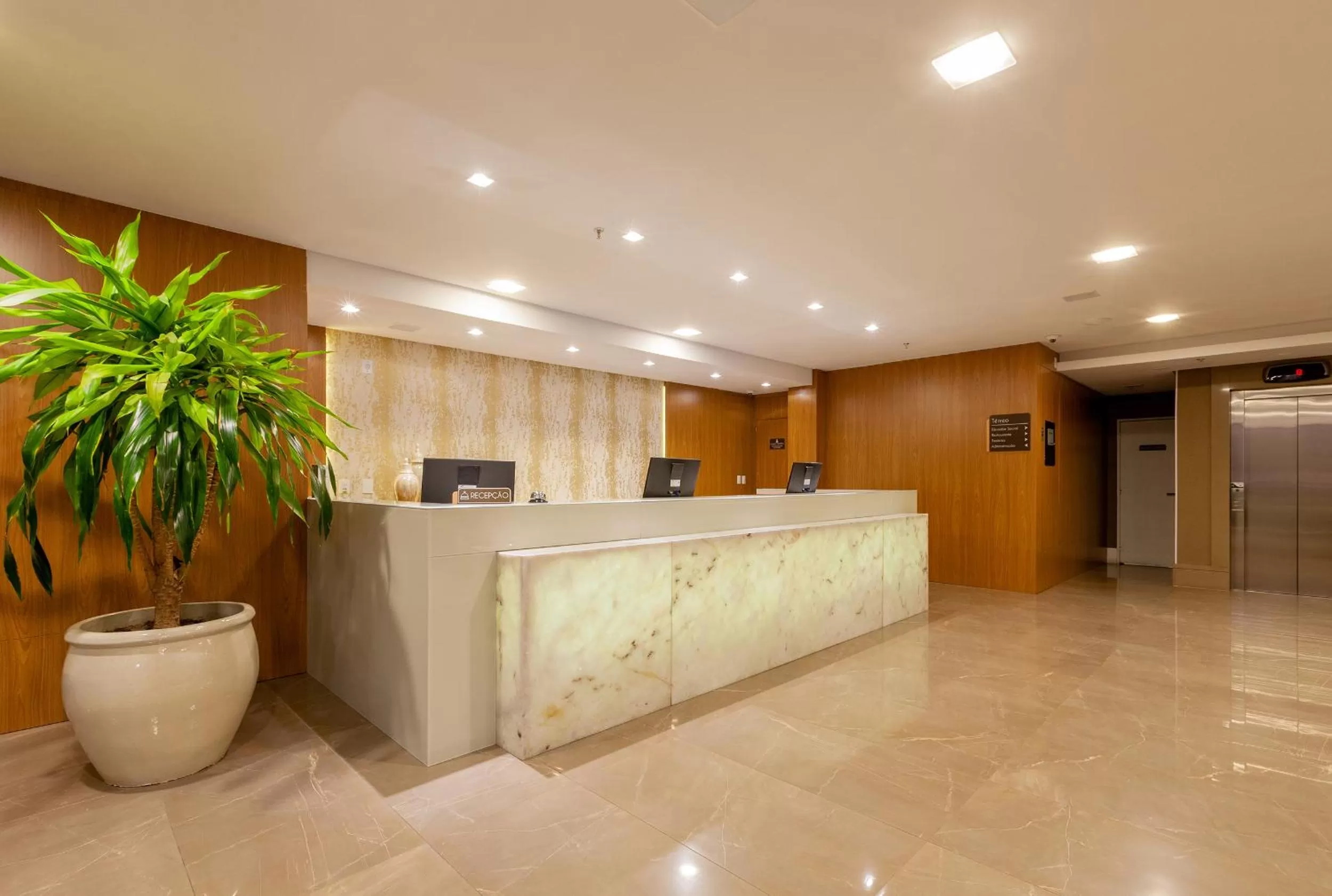 Lobby or reception in Tri Hotel Executive Brusque
