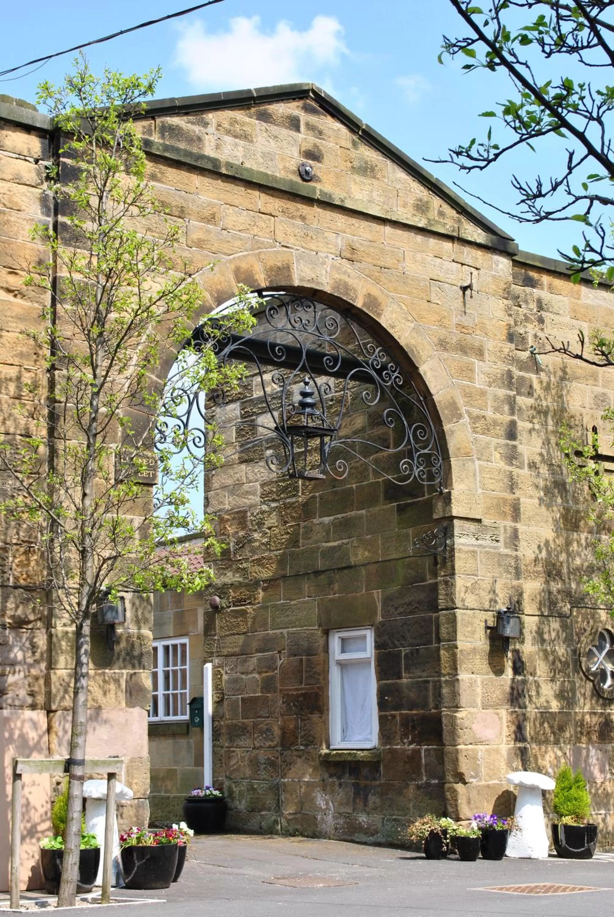 Facade/entrance, Property Building in The Cleveland Tontine