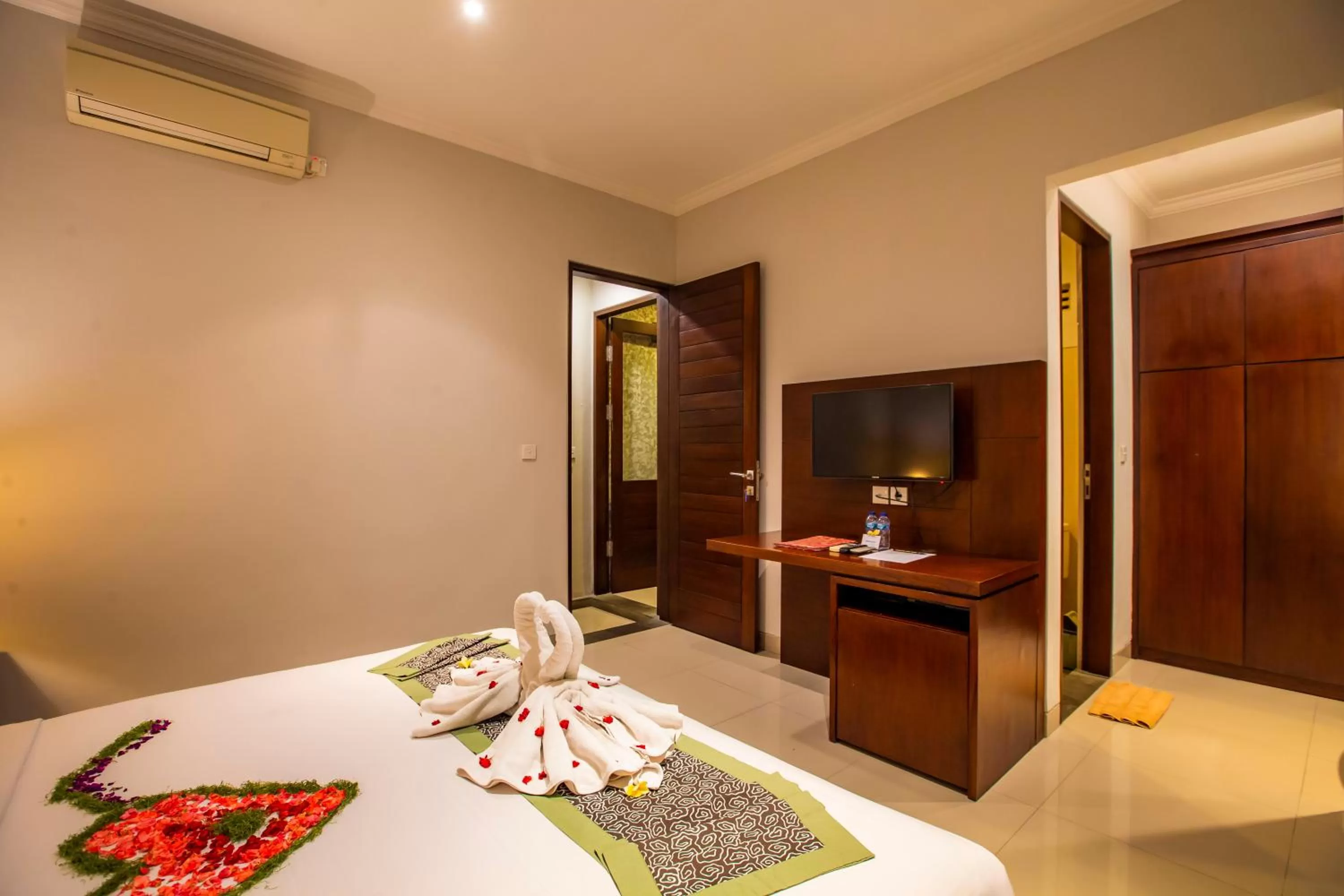 Bed in Lili Cottage Ubud