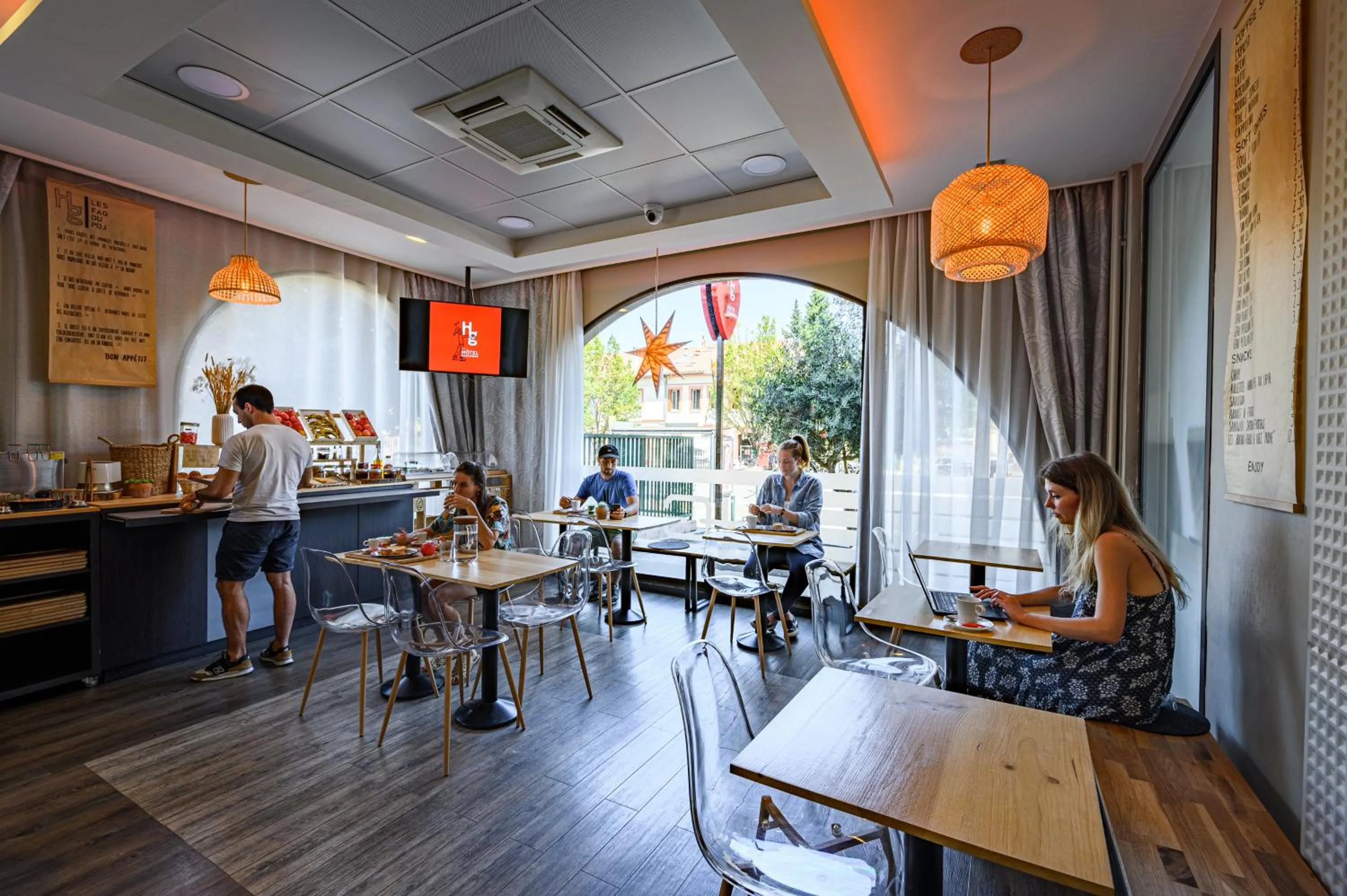 Staff in Hotel Gascogne