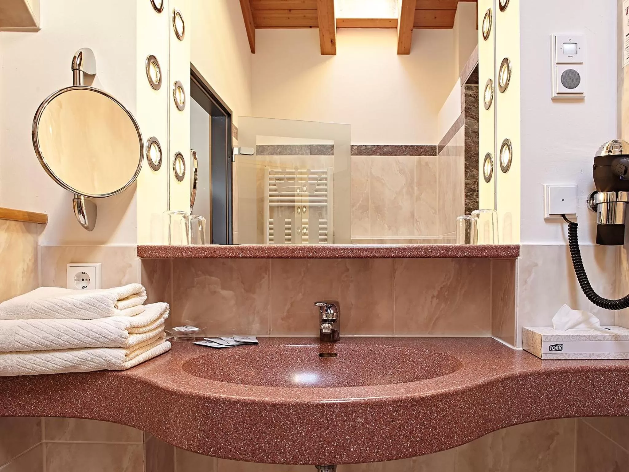 Photo of the whole room in Hotel Die Krone - Immenstadt-Stein