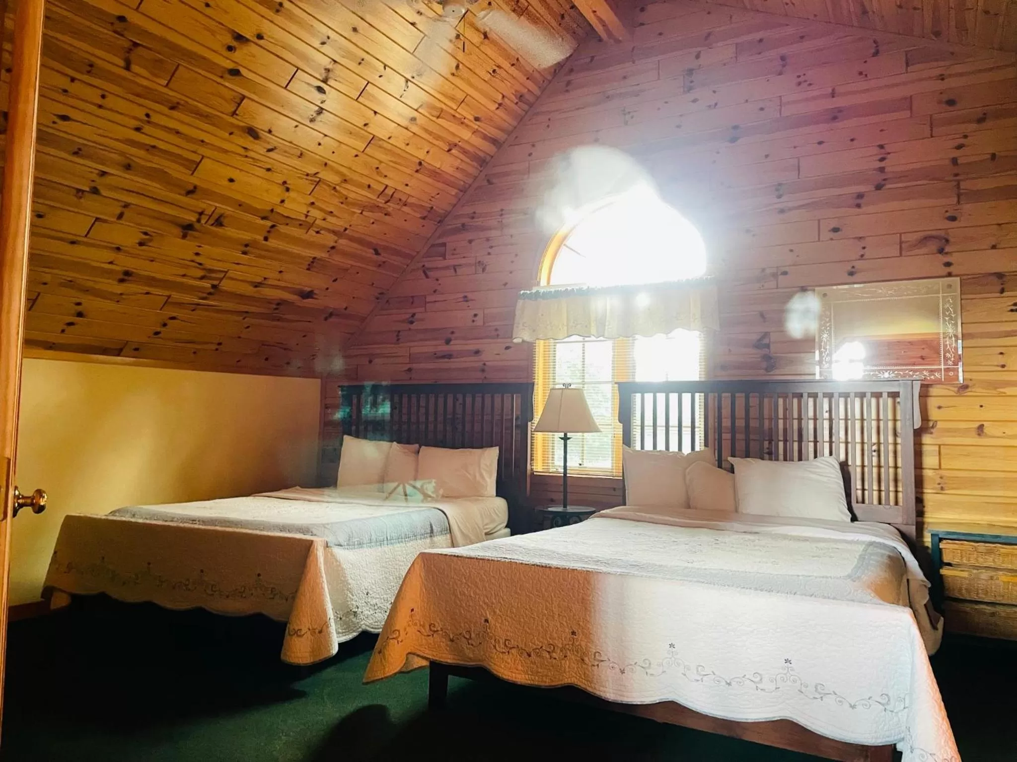 Bedroom, Bed in Drummond Island Resort