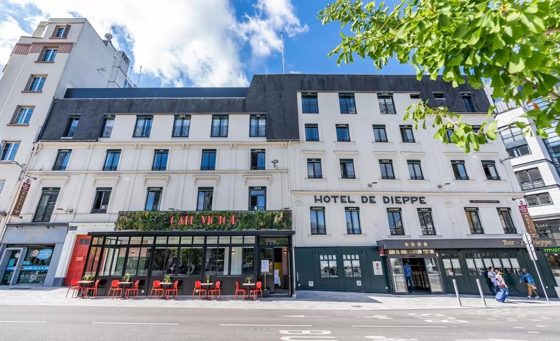 Property building in Best Western Plus Hotel de Dieppe 1880