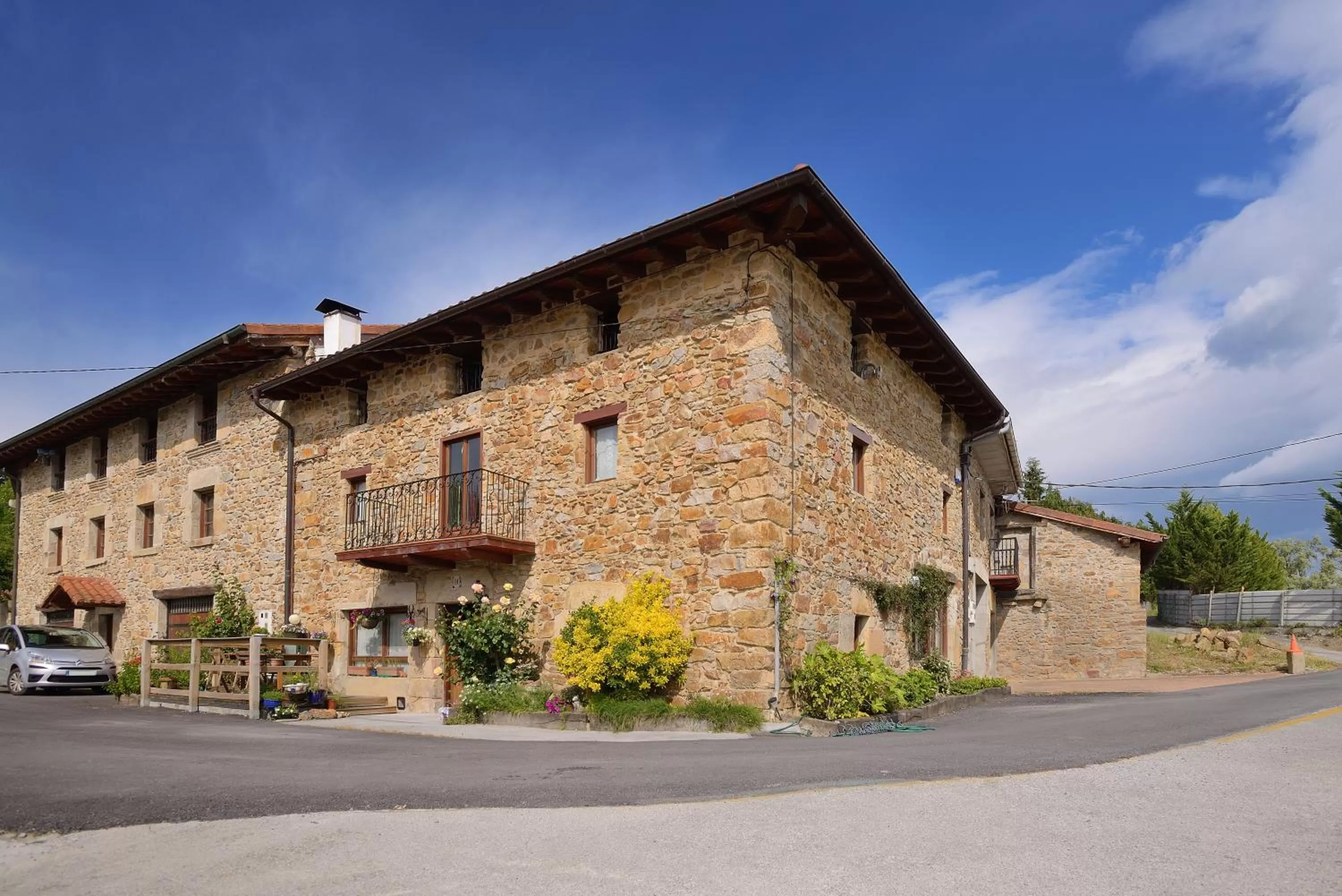 Facade/entrance in Eguzki B&B