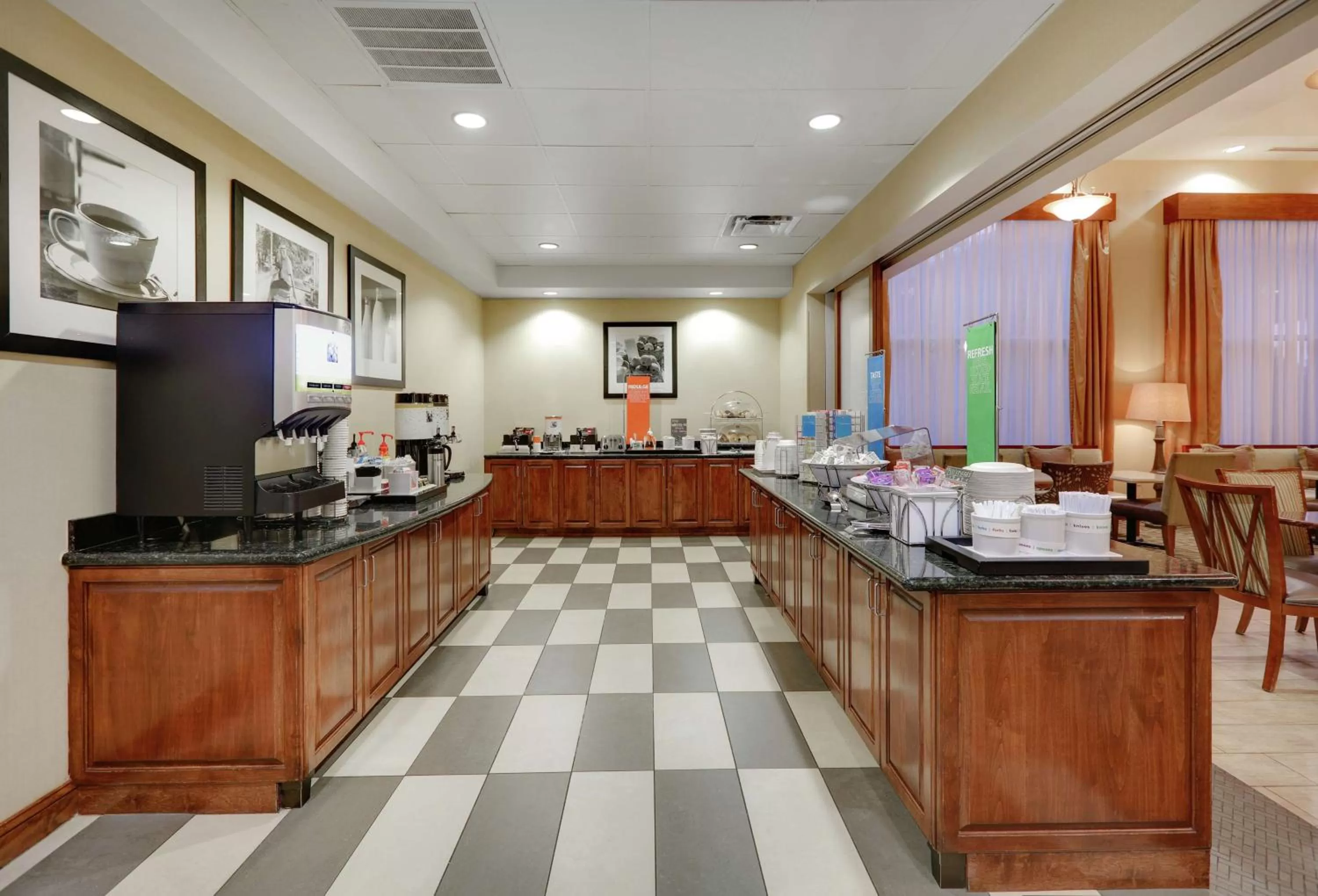 Breakfast in Hampton Inn & Suites Southern Pines-Pinehurst