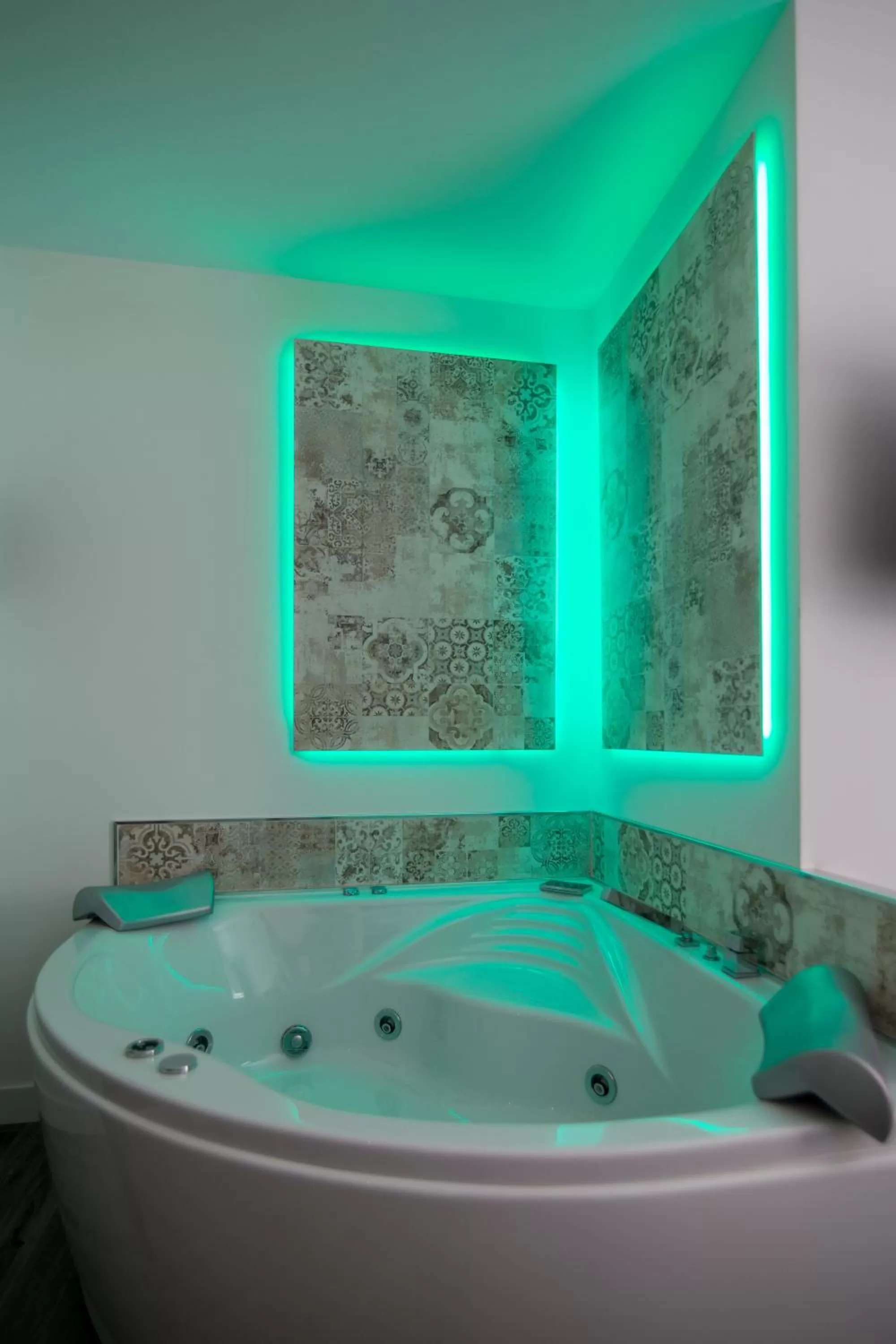 Hot Tub, Bathroom in Vatican Relais Rome Suite