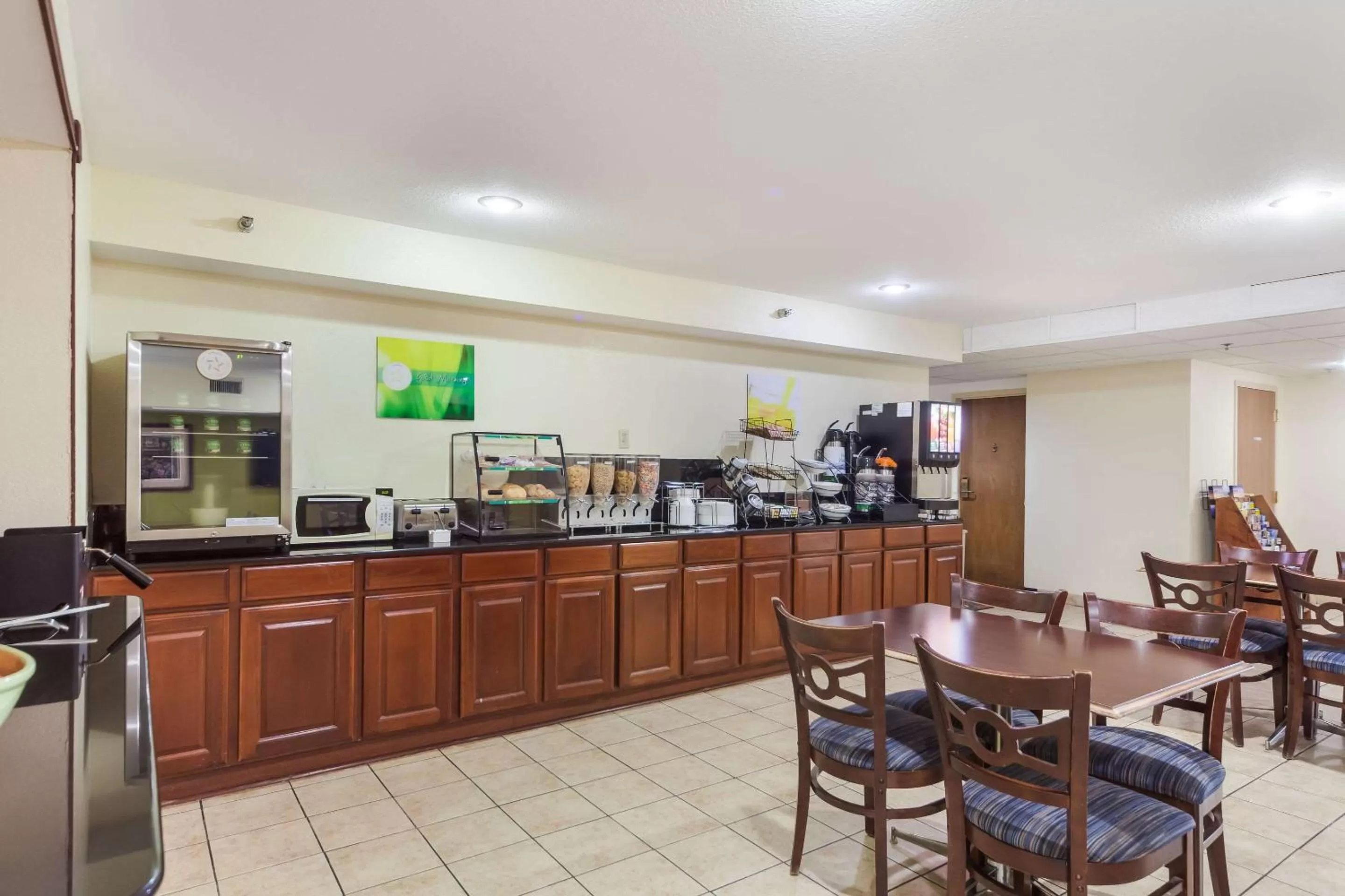 Restaurant/places to eat in Quality Inn Lincoln Cornhusker