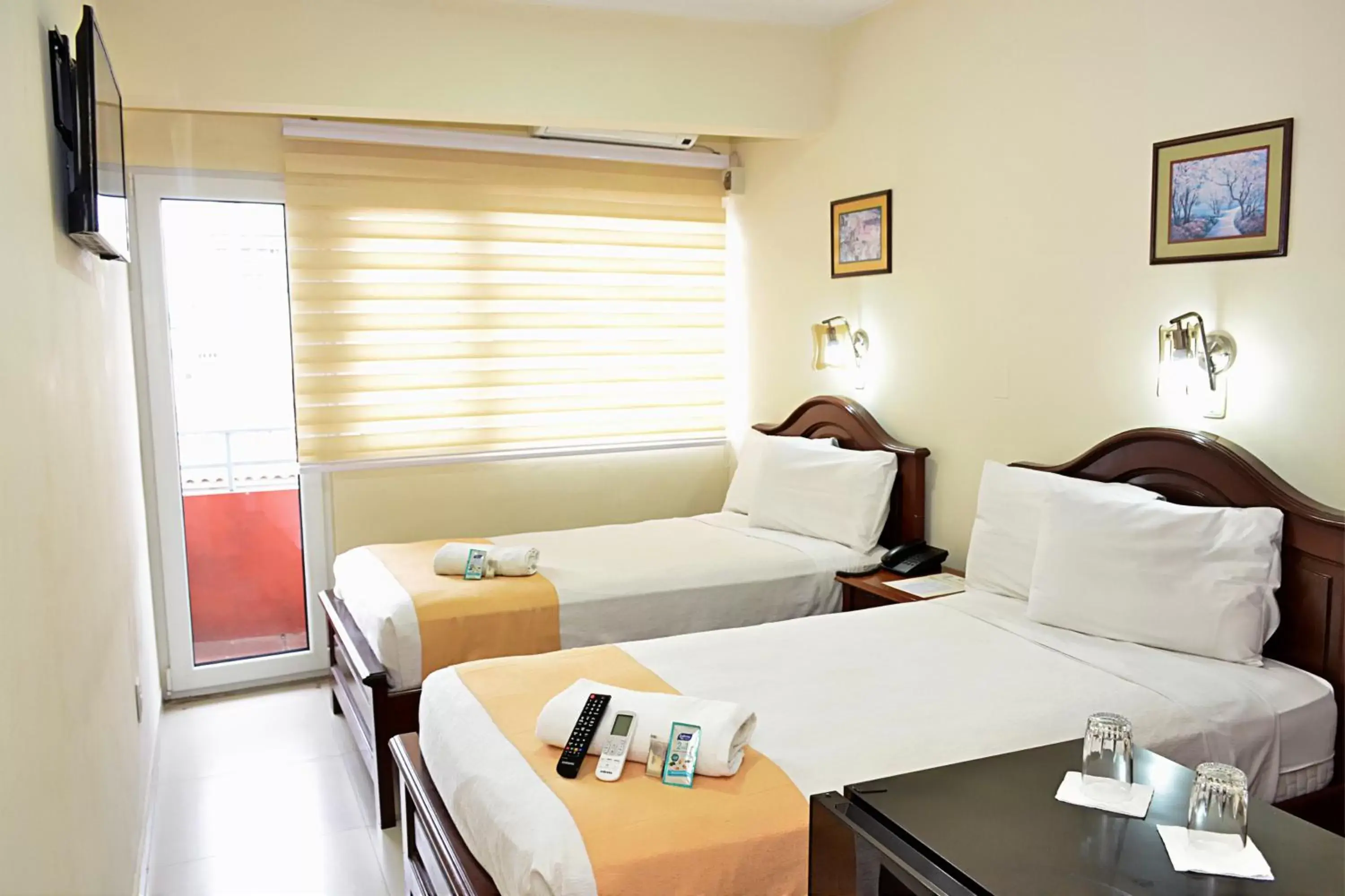 Standard Twin Room in La Siesta Hotel Standard Twin Room in La Siesta Hotel