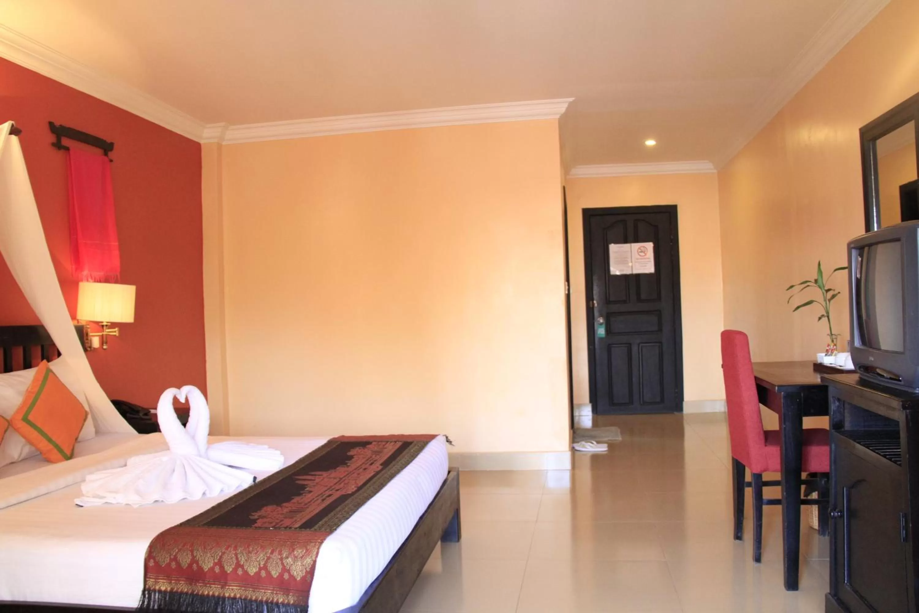 Photo of the whole room, Bed in Mekong Angkor Palace Inn