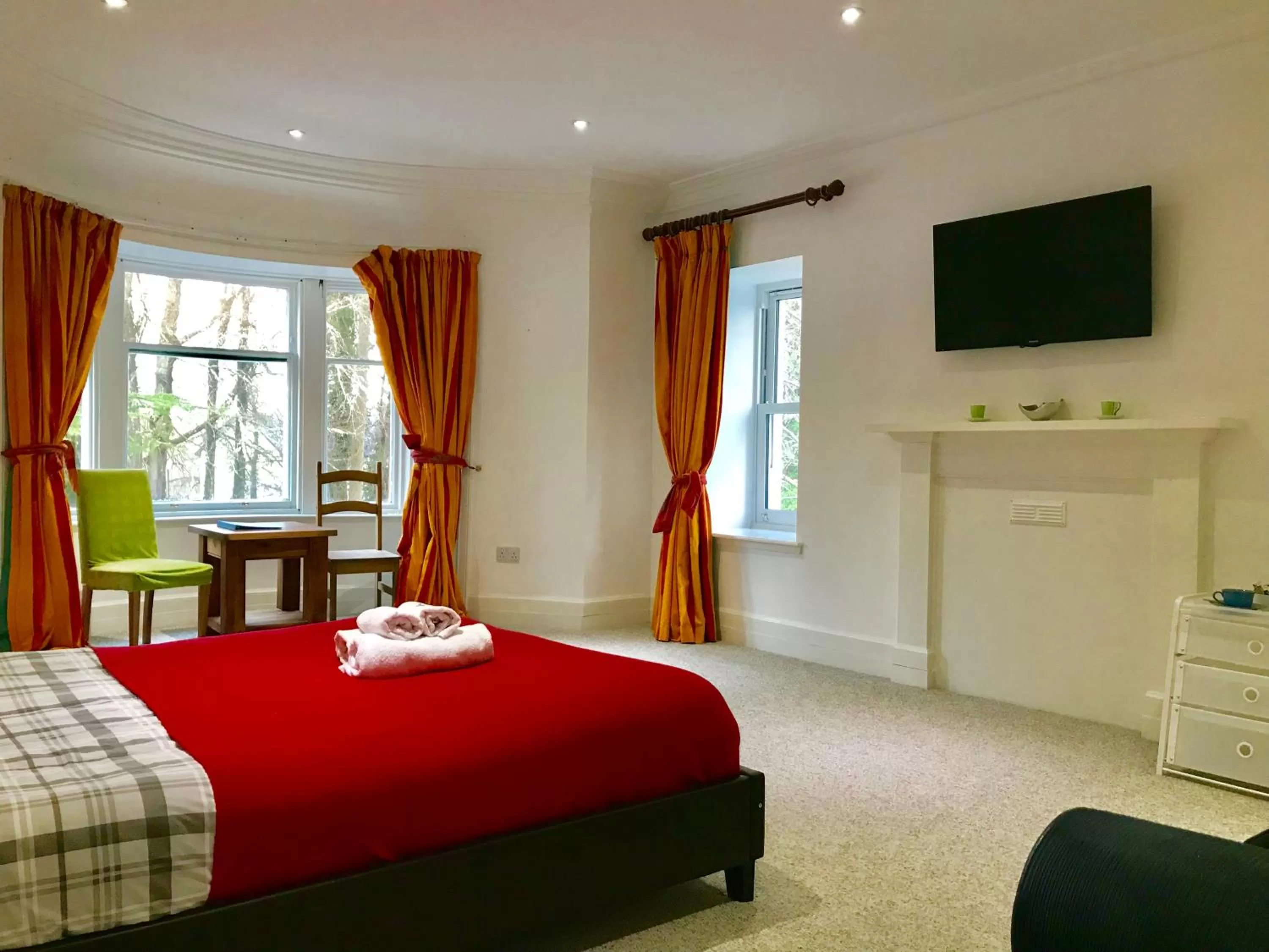 Bedroom, Bed in Drumdevan Country House, Inverness