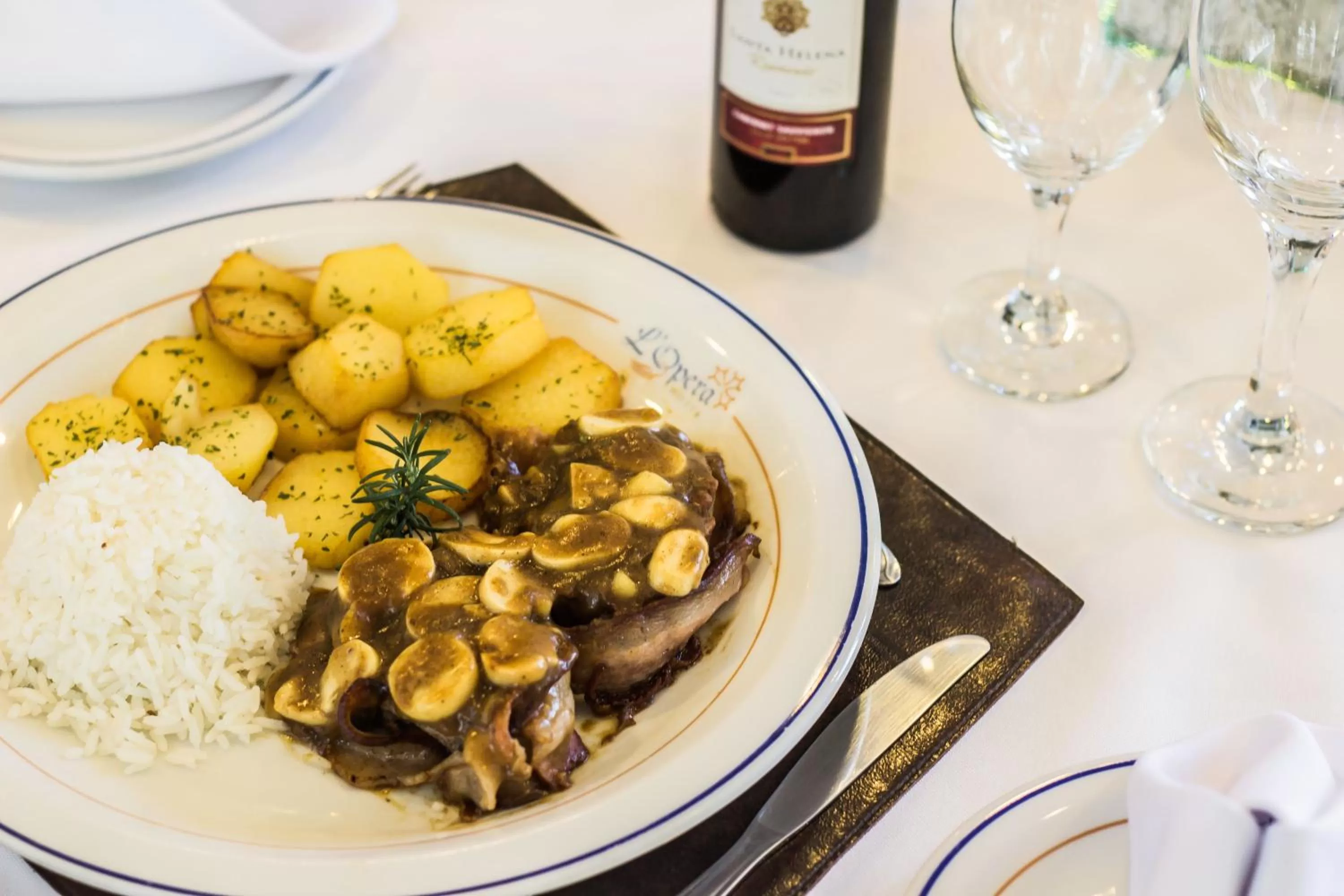 Restaurant/places to eat in L'Opera Hotel