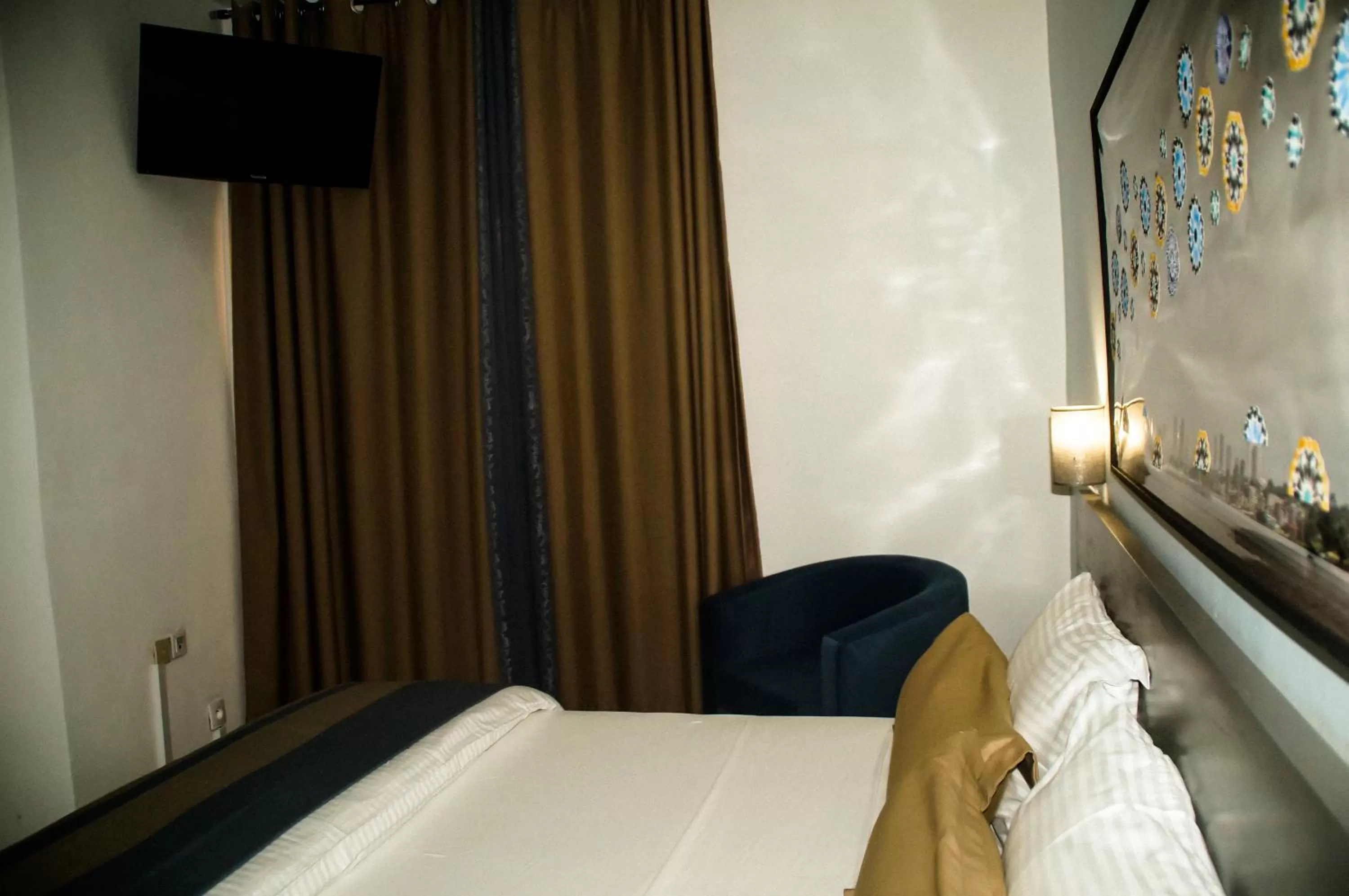 TV and multimedia, Bed in Hotel Le Marly