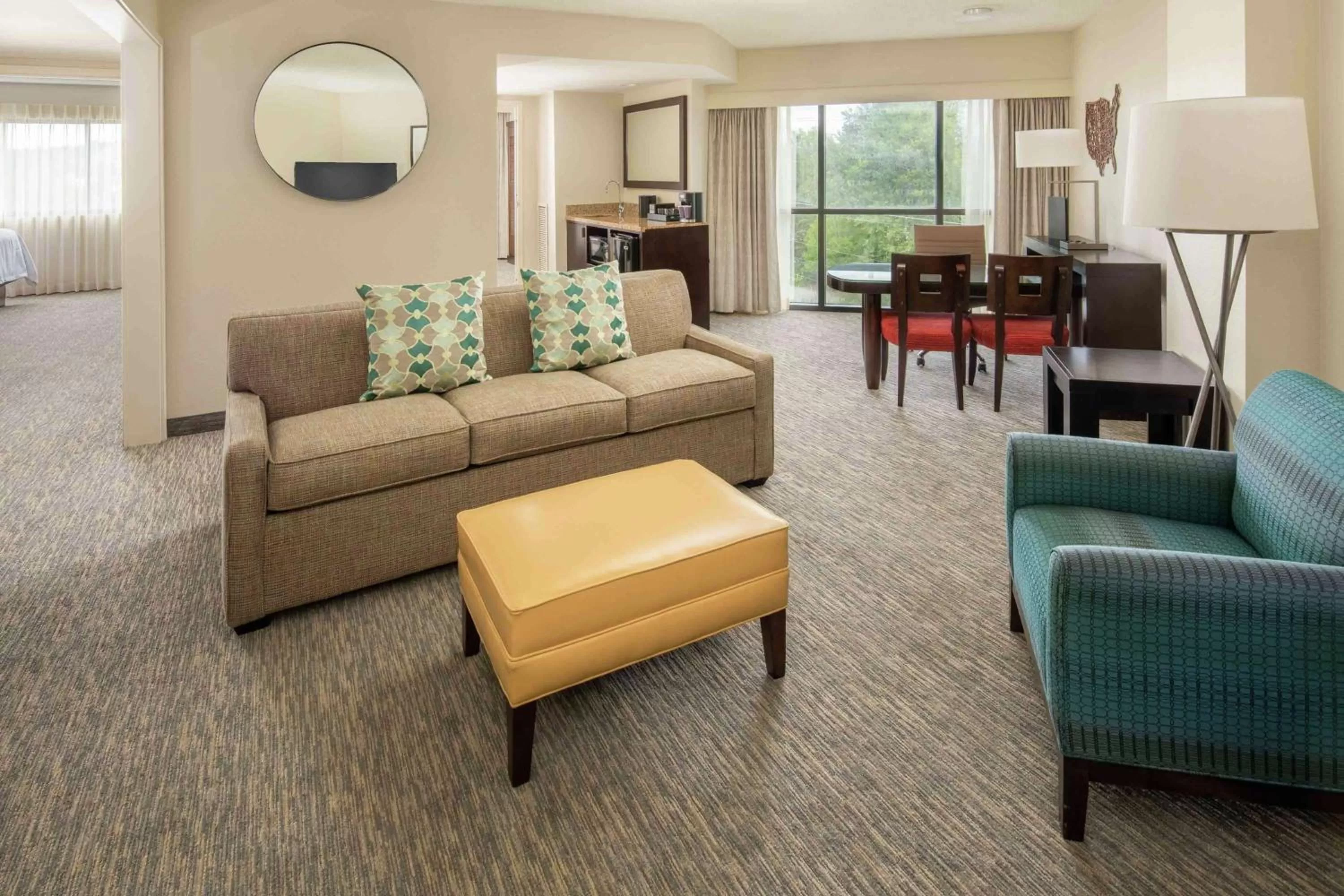 Living room in Embassy Suites By Hilton Seattle - Tacoma International Airport
