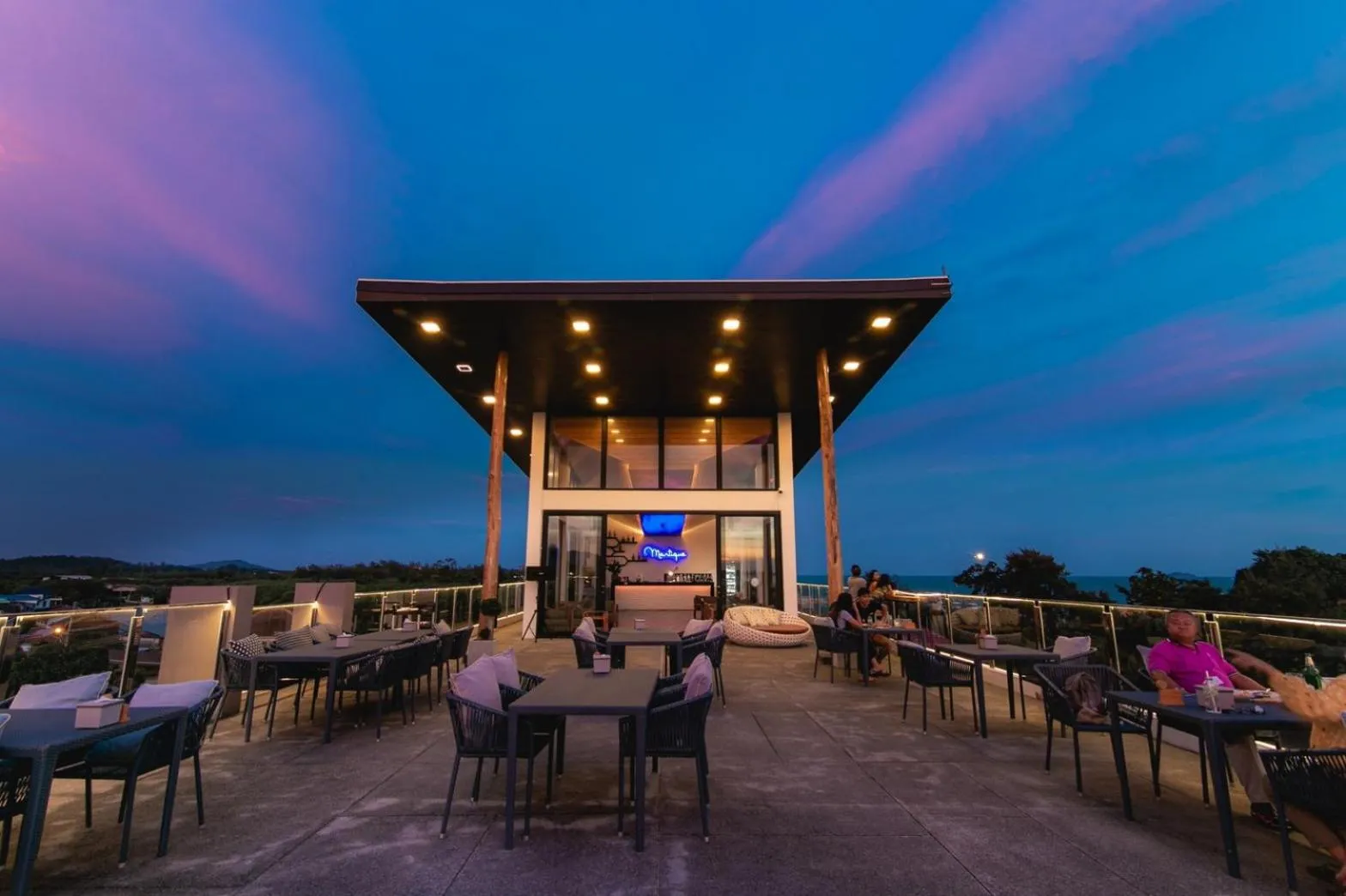 Restaurant/places to eat in Tique Series Boutique Resort (SHA Extra Plus)