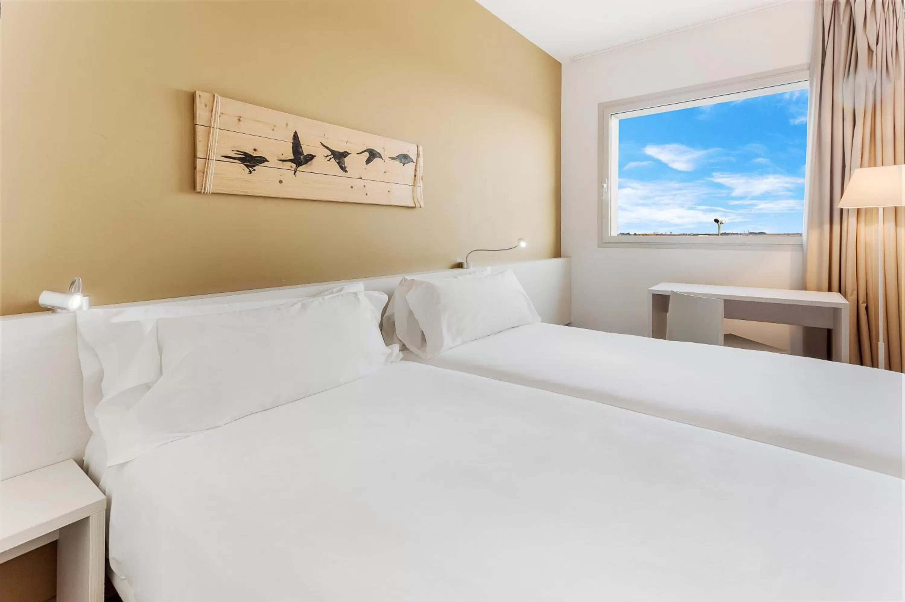 Bed in B&B HOTEL Barcelona Viladecans