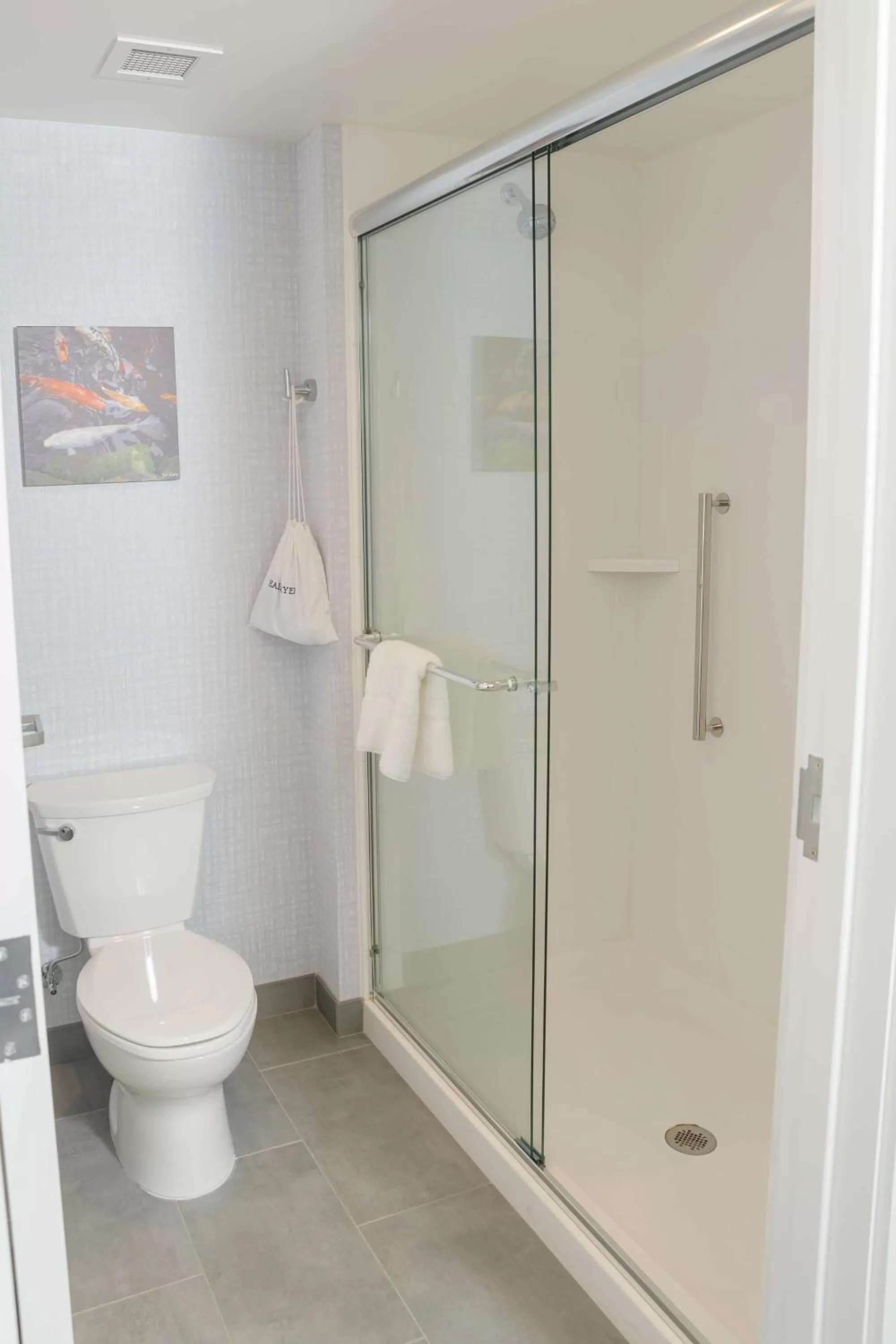 Bathroom in Hampton Inn & Suites Erie Bayfront