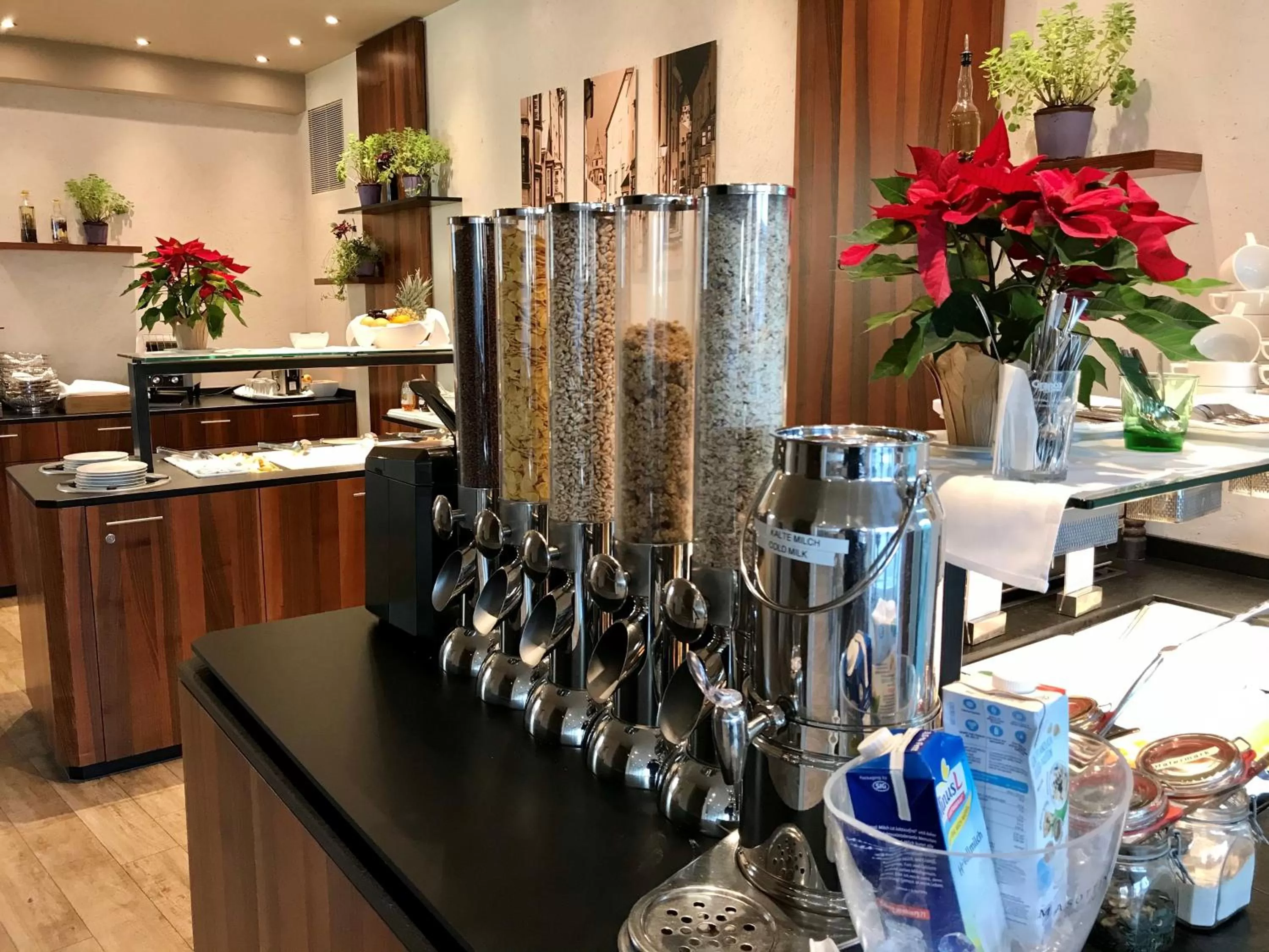 Kitchen or kitchenette in Parkhotel Hall in Tirol