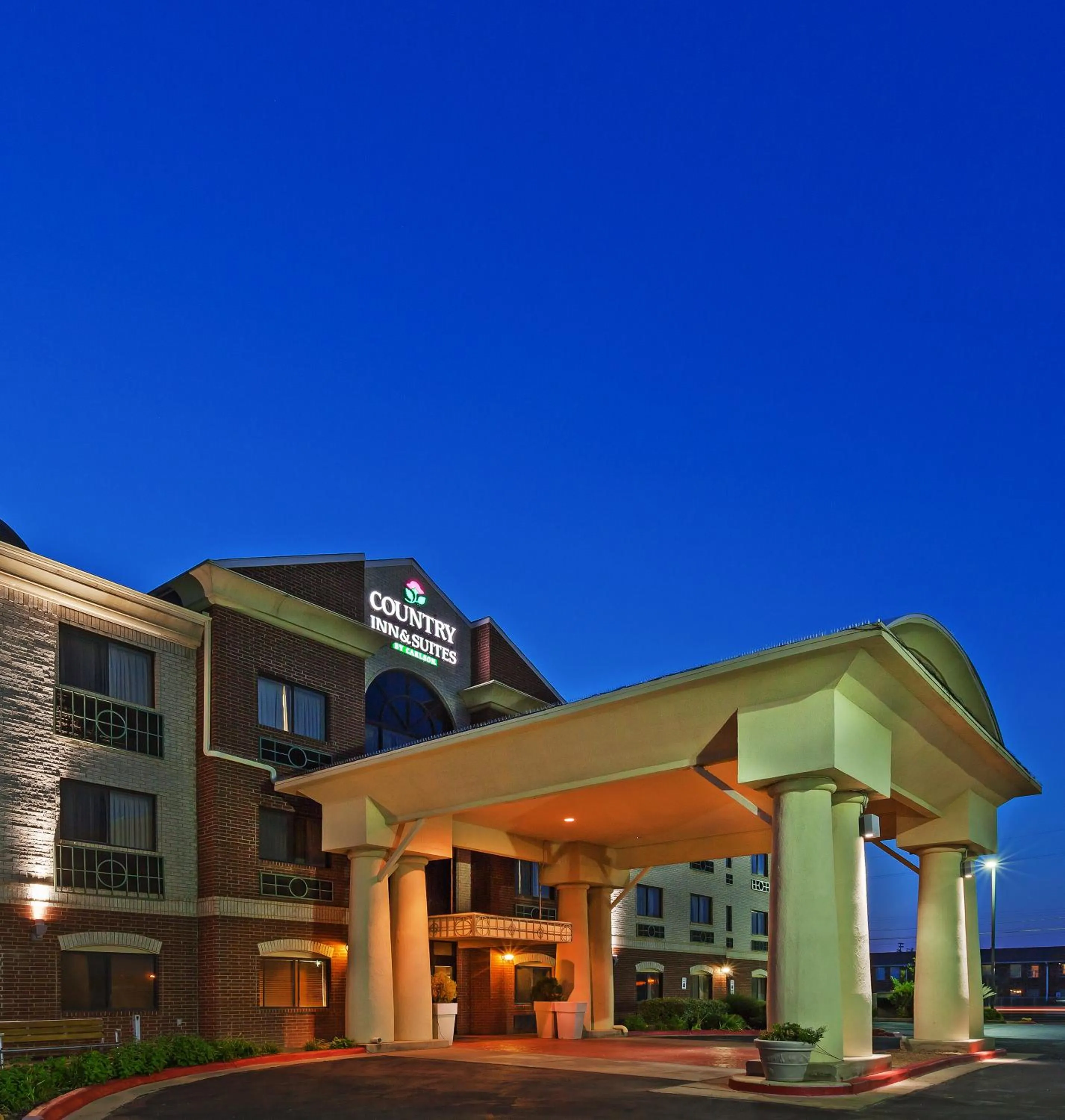 Facade/entrance in Country Inn & Suites by Radisson, Lubbock, TX