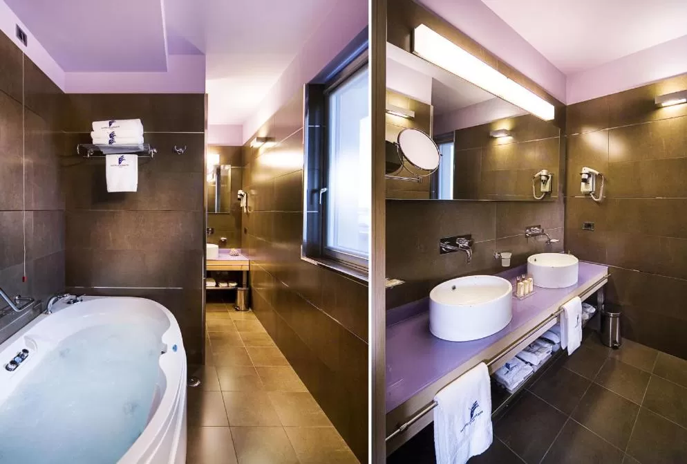 Bathroom in Hotel Europa